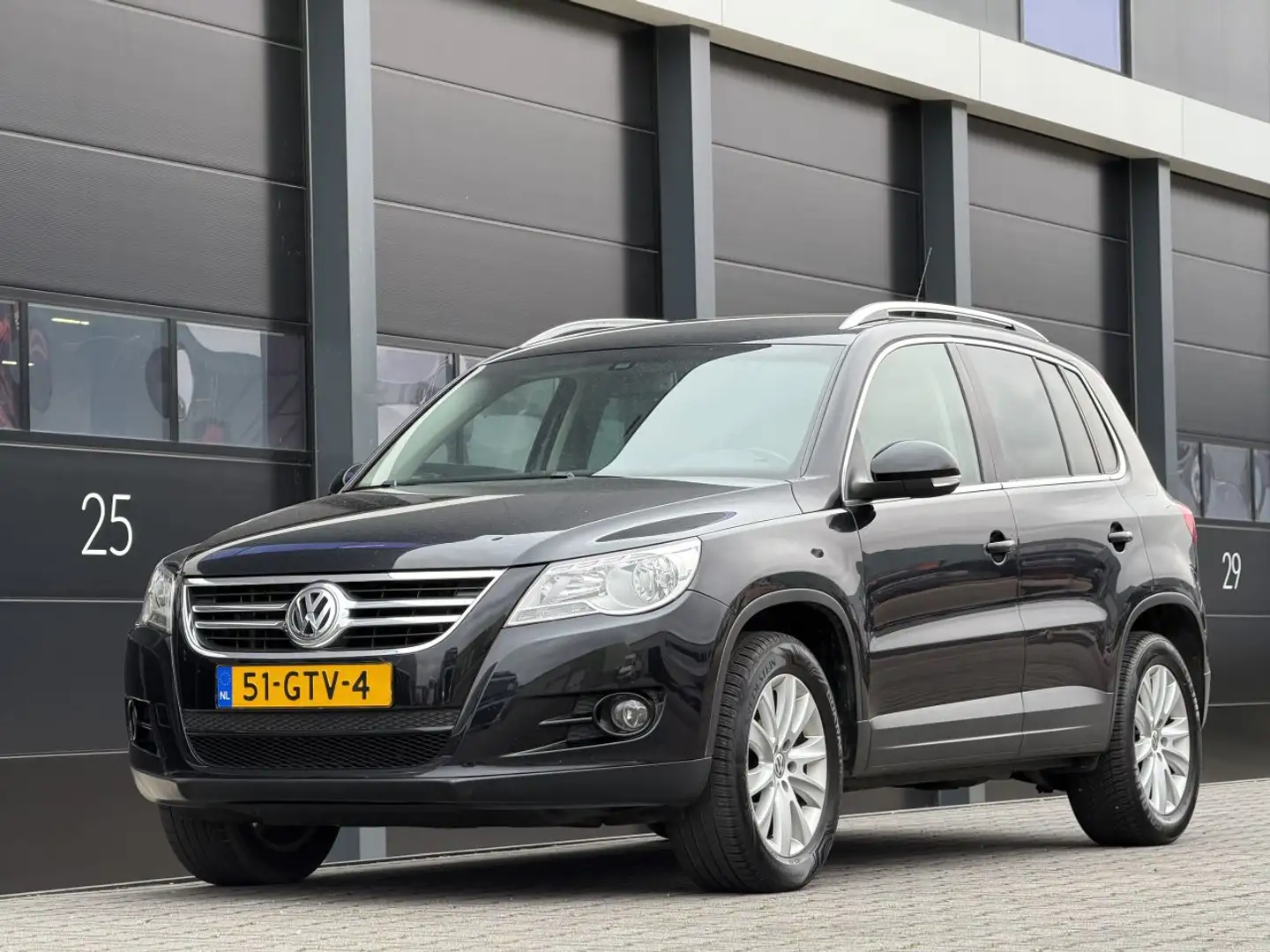 Volkswagen Tiguan 2.0 TDI 4Motion Clima Zwart - 1
