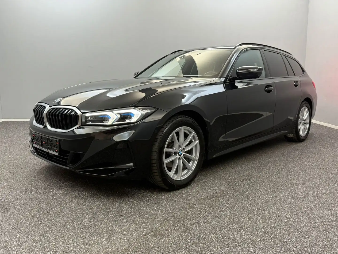BMW 318 d T SHADOW*ACC*WIDE*LED*H&K*PANO*STHZ*KAM Schwarz - 1