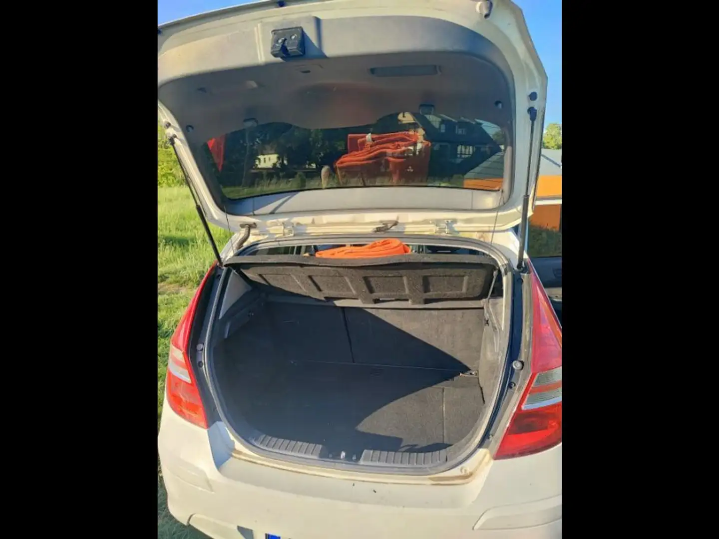 Hyundai i30 i30cw 1.4 Comfort Weiß - 2