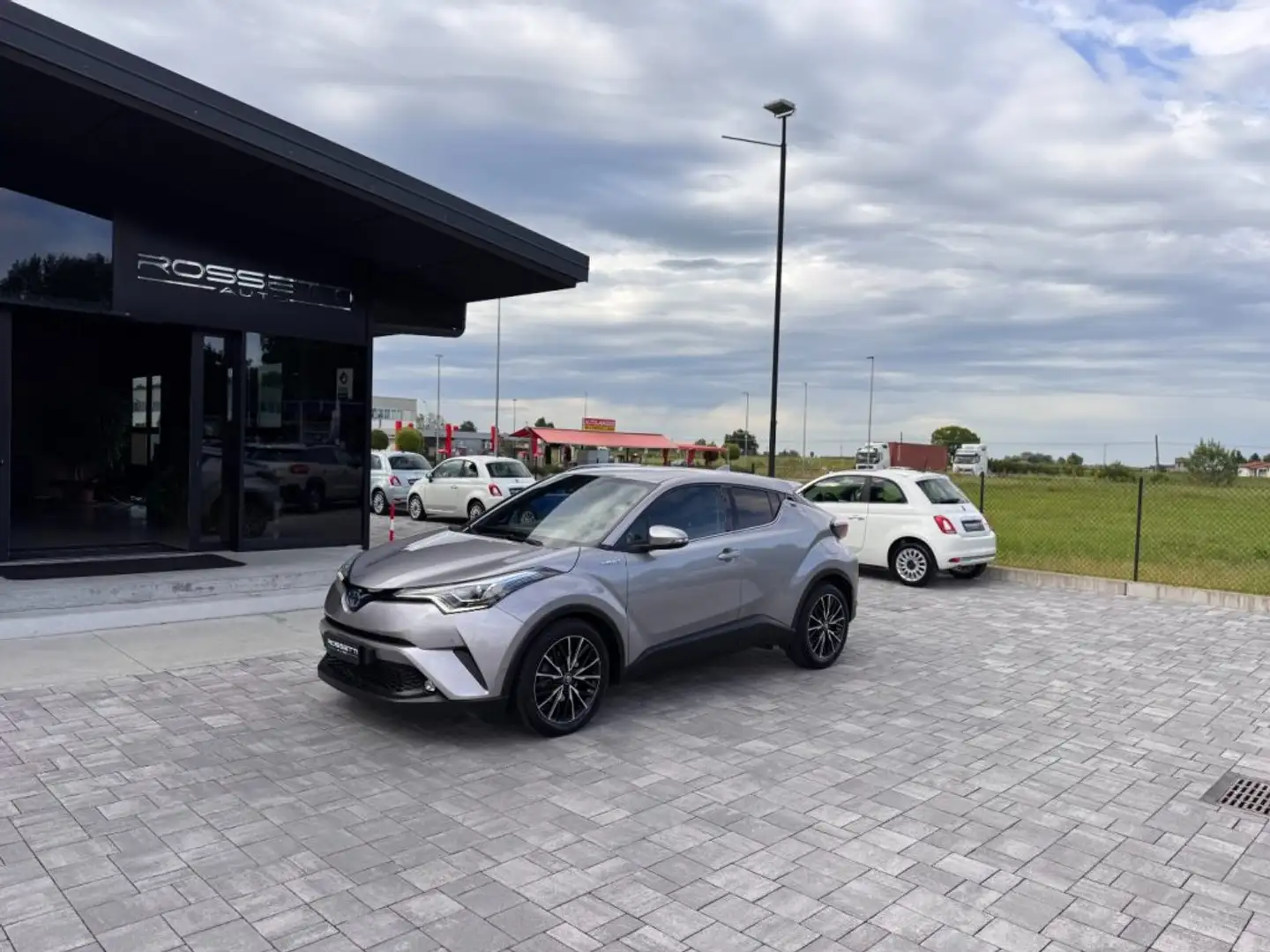 Toyota C-HR 1.8 Hybrid E-CVT Lounge ANCHE NEOPATENTATI Grigio - 1