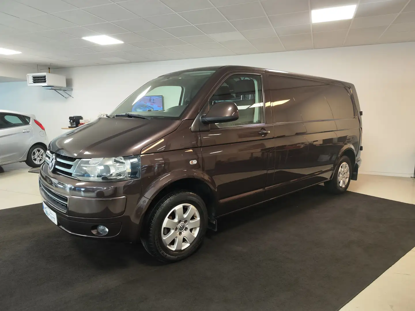 Volkswagen T5 Transporter - Airco - Trekhaak - BTW AFTREKBAAR Bruin - 2