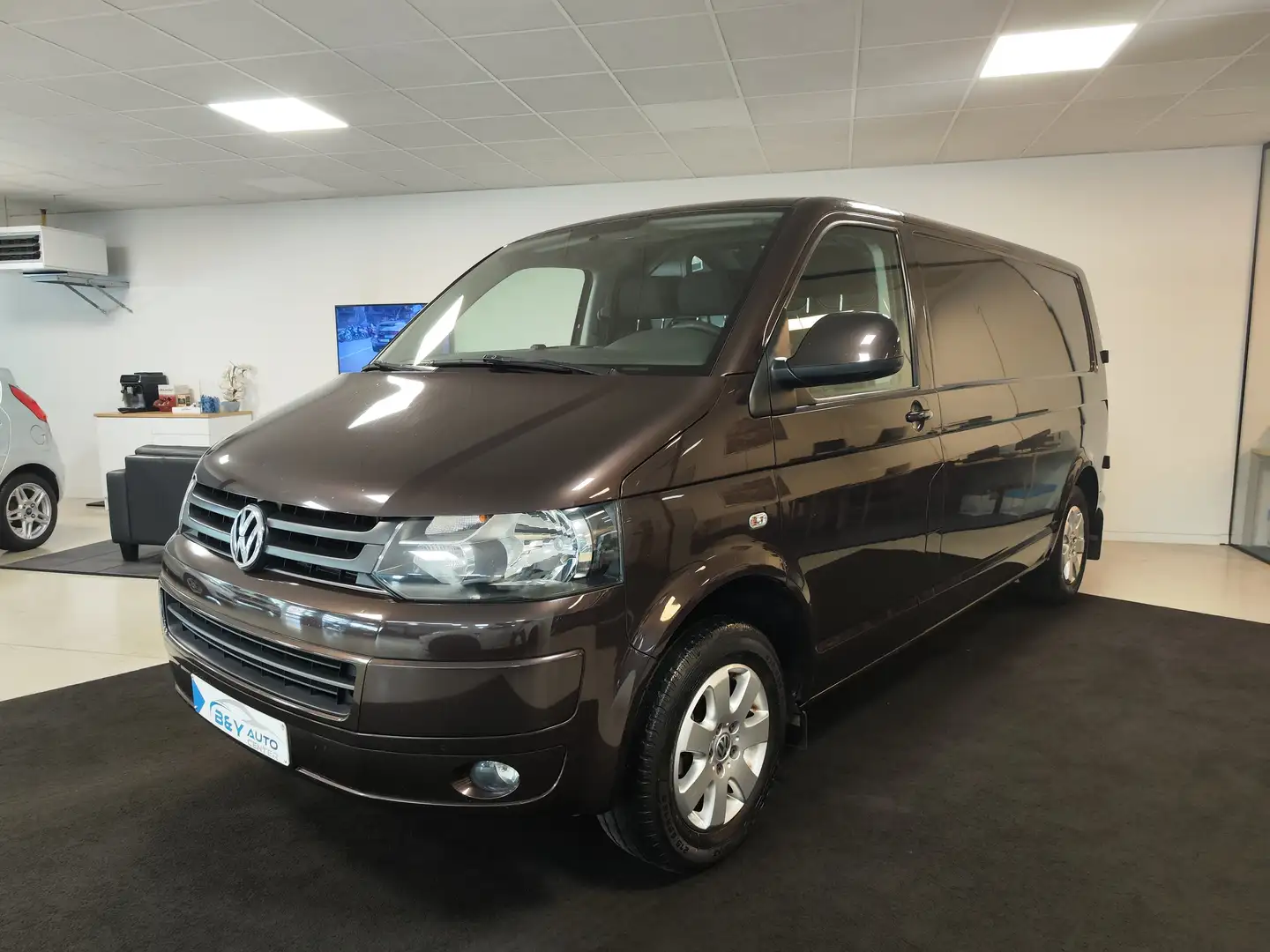 Volkswagen T5 Transporter - Airco - Trekhaak - BTW AFTREKBAAR Bruin - 1