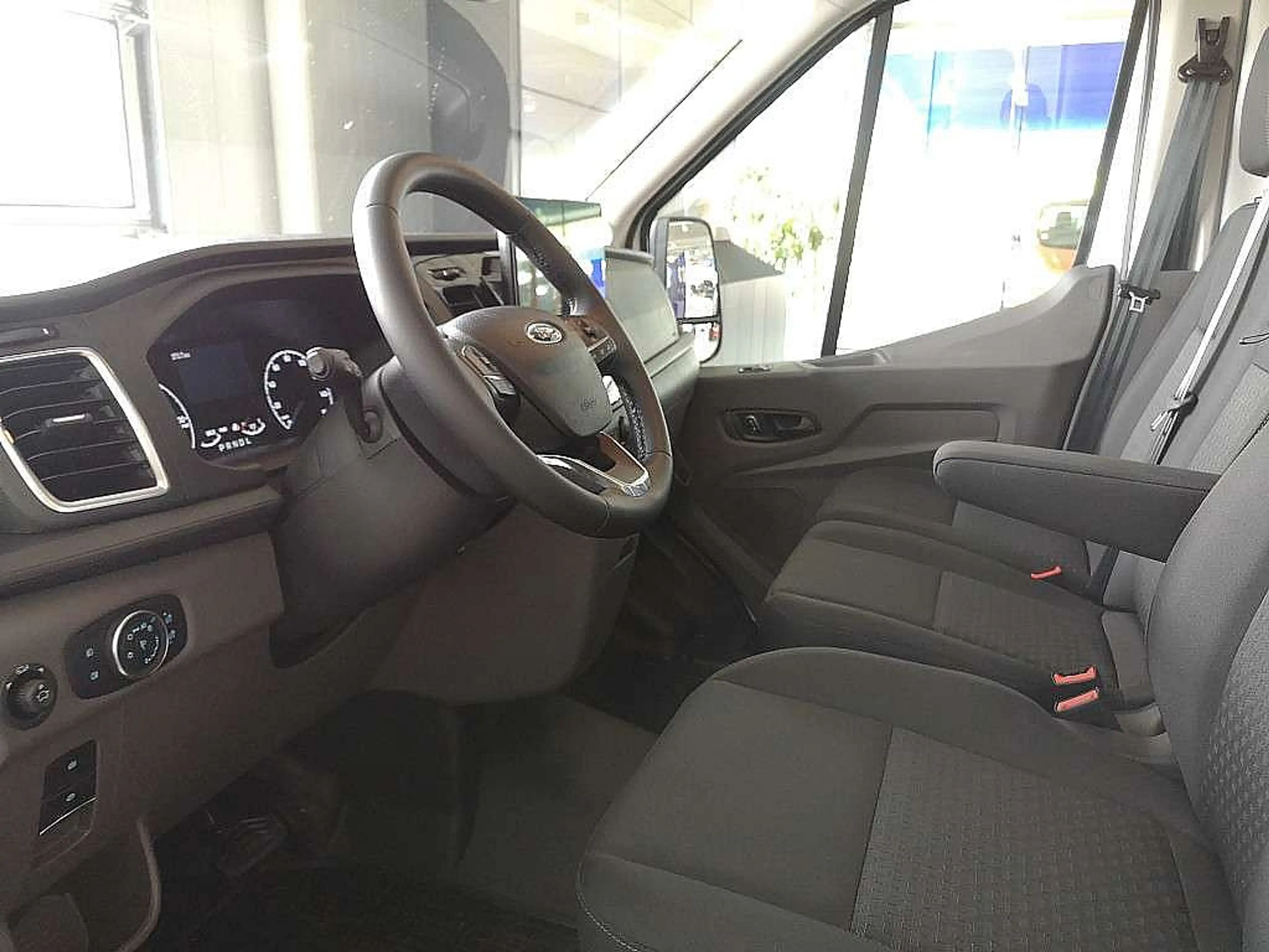 Ford E-Transit E-Transit Kasten 67kWh/135kW L3H2 350 Trend — photo 4