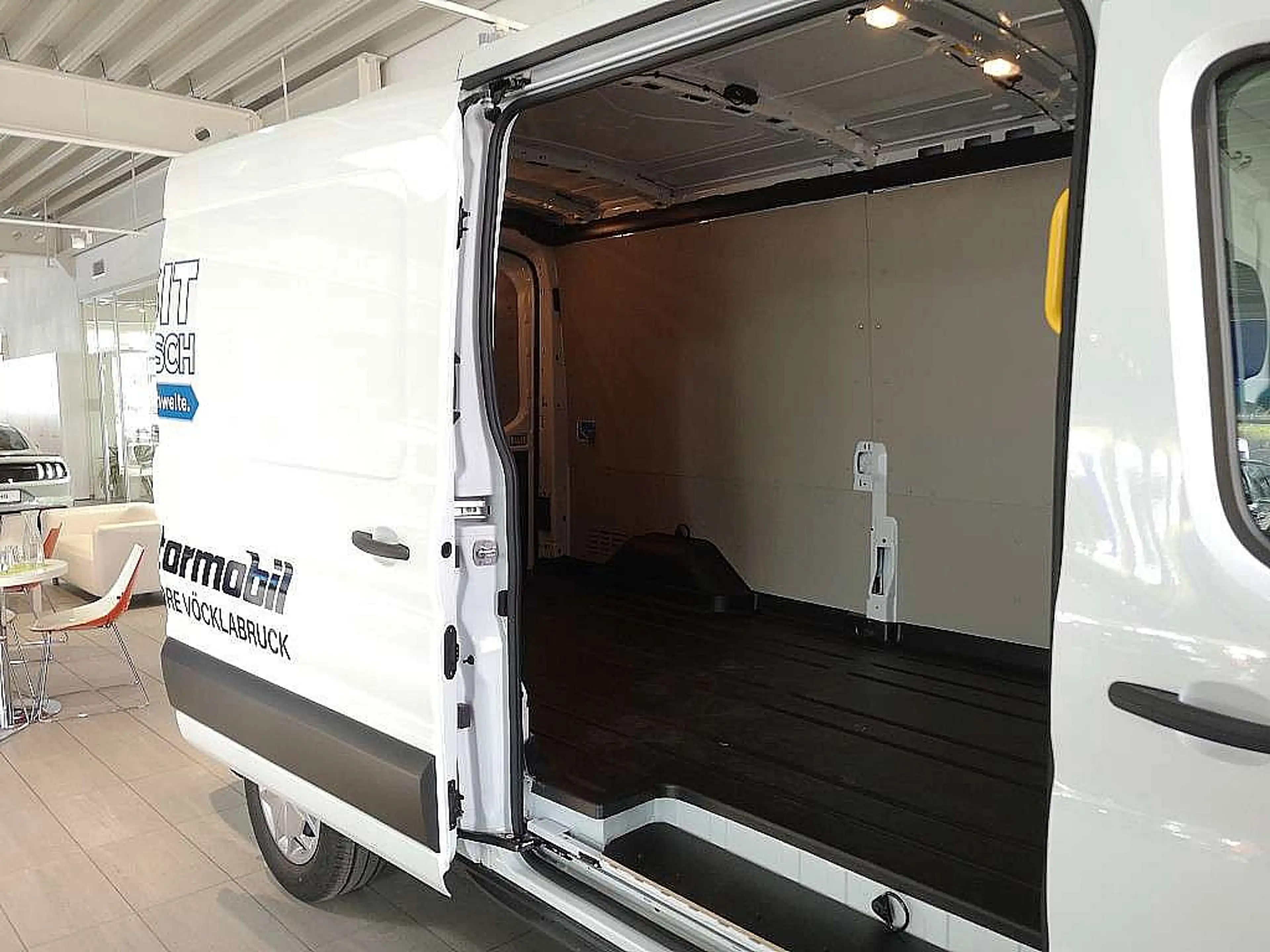 Ford E-Transit E-Transit Kasten 67kWh/135kW L3H2 350 Trend — photo 15