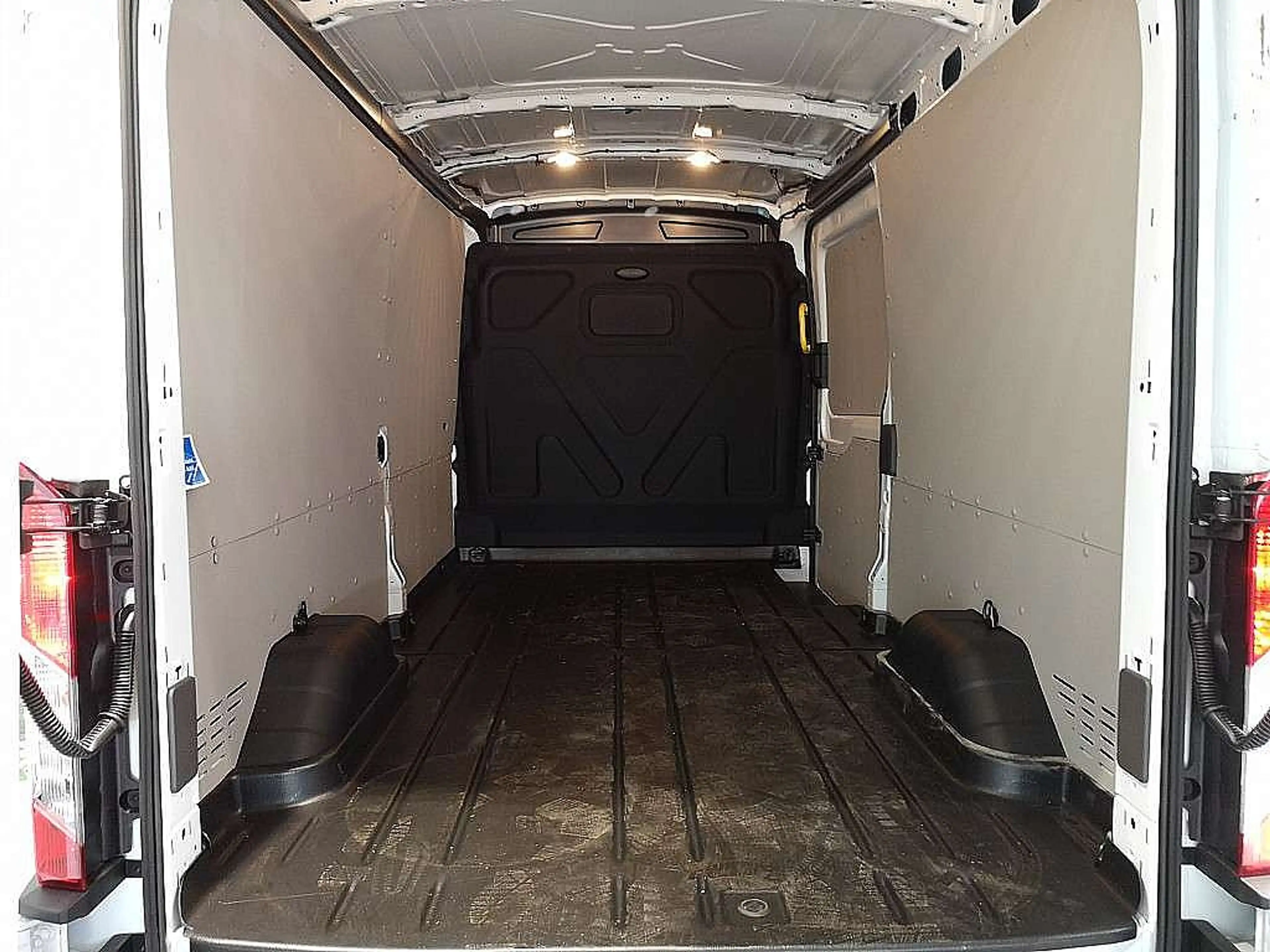 Ford E-Transit E-Transit Kasten 67kWh/135kW L3H2 350 Trend — photo 14