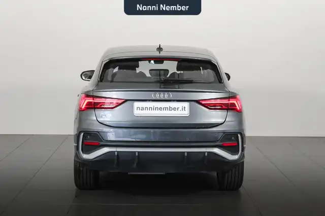 Audi Q3 view 4