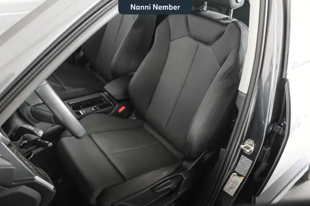 Audi Q3 view 14