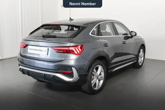 Audi Q3 view 3