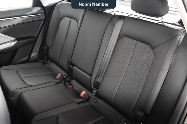 Audi Q3 view 15