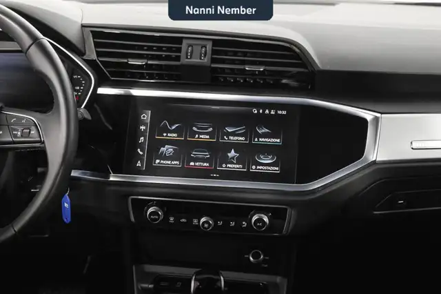 Audi Q3 view 12