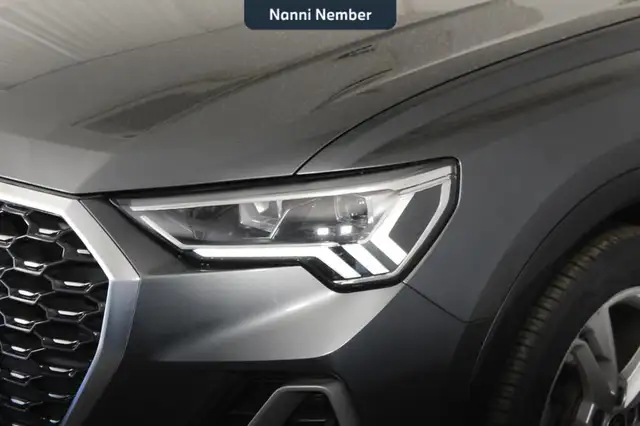 Audi Q3 view 5