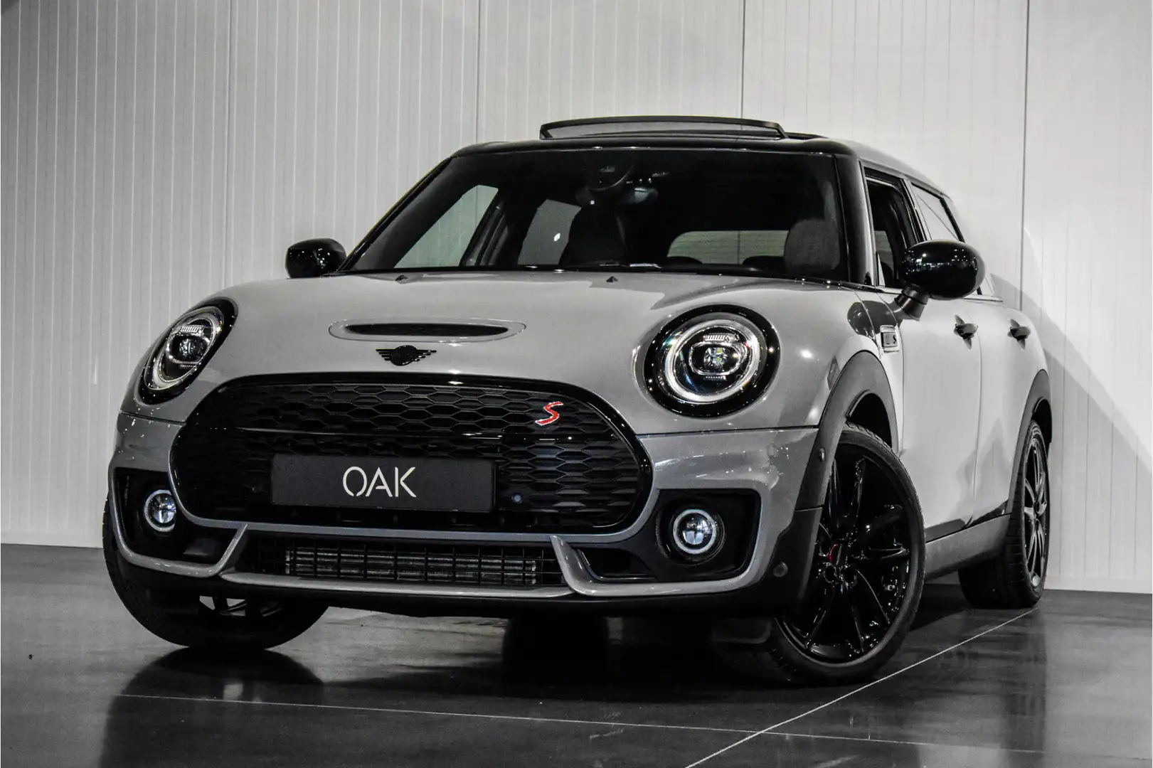 MINI John Cooper Works Clubman 2.0 S | JCW-Trim | Navigatie | Panorama | Half Led Grijs - 1