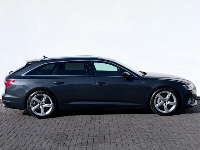 Audi A6 Avant view 4