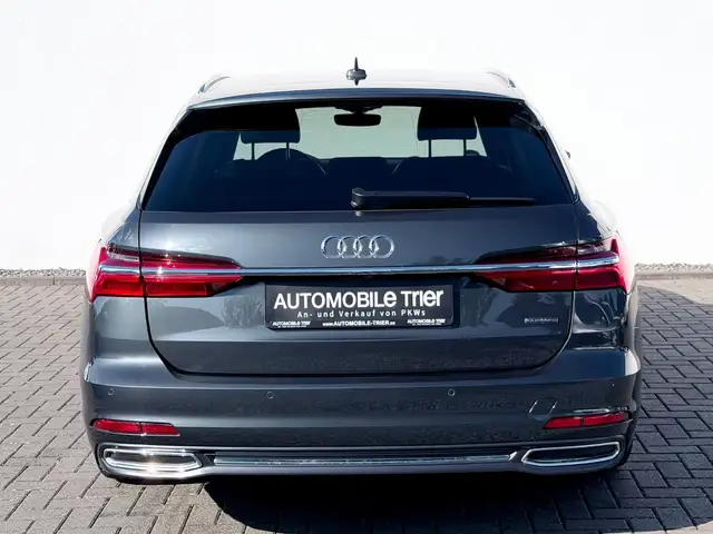 Audi A6 Avant view 6