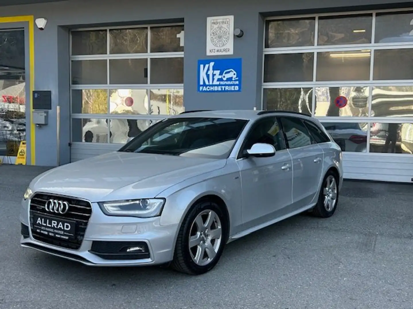 Audi A4 S line Sportpaket / plus quattro Automatik Silber - 1