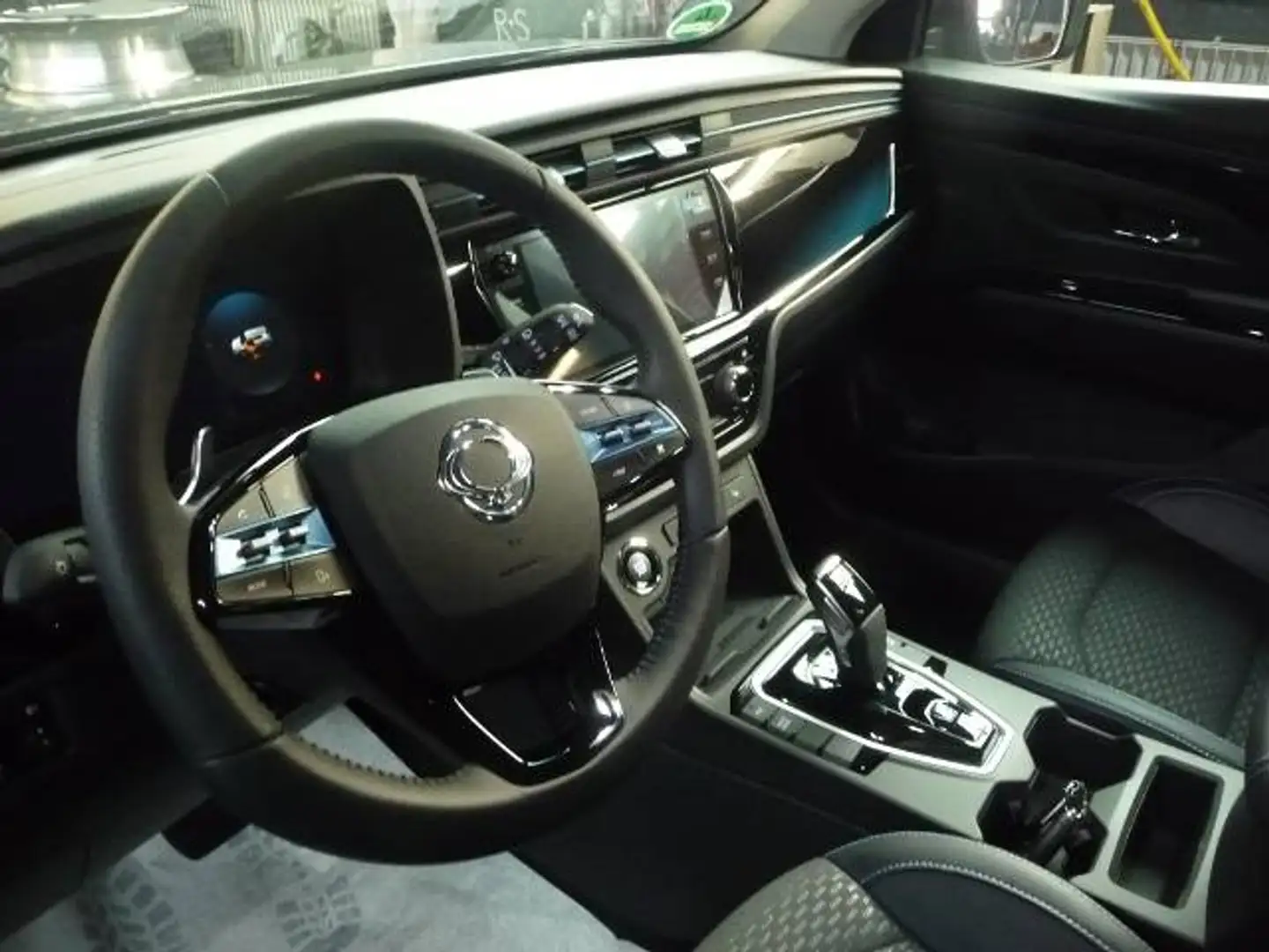 SsangYong Korando e-Motion Platinum Paket Schwarz - 2