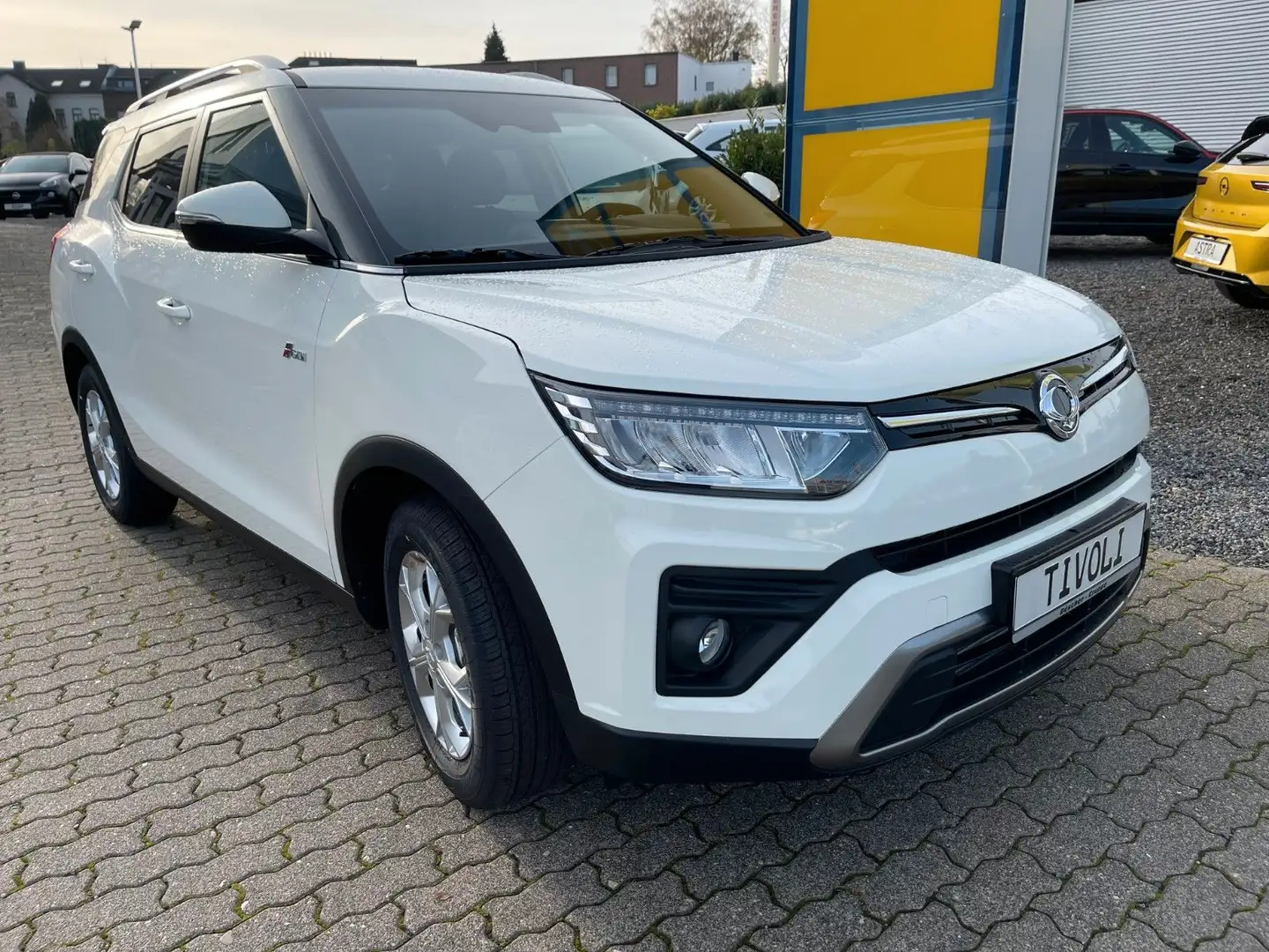 SsangYong Tivoli 1.5 T-GDi Quartz Grand Weiß - 1