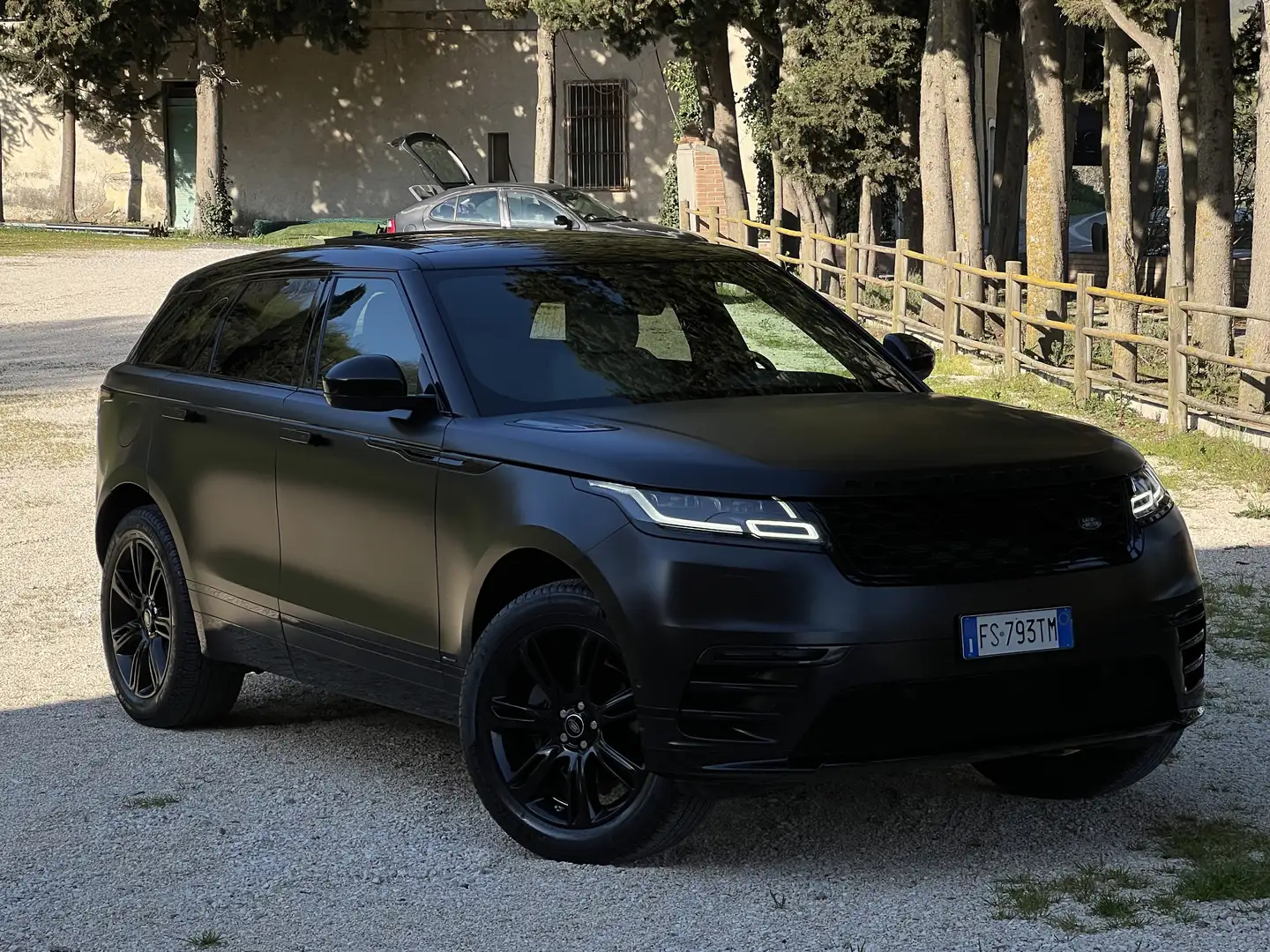 Land Rover Range Rover Velar R-Dynamic MOTORE NUOVO NERO SATINATO TETTO Nero - 1