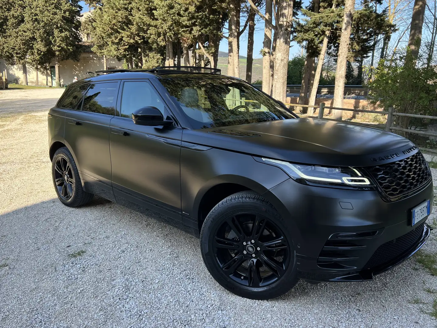Land Rover Range Rover Velar R-Dynamic MOTORE NUOVO NERO SATINATO TETTO Nero - 2