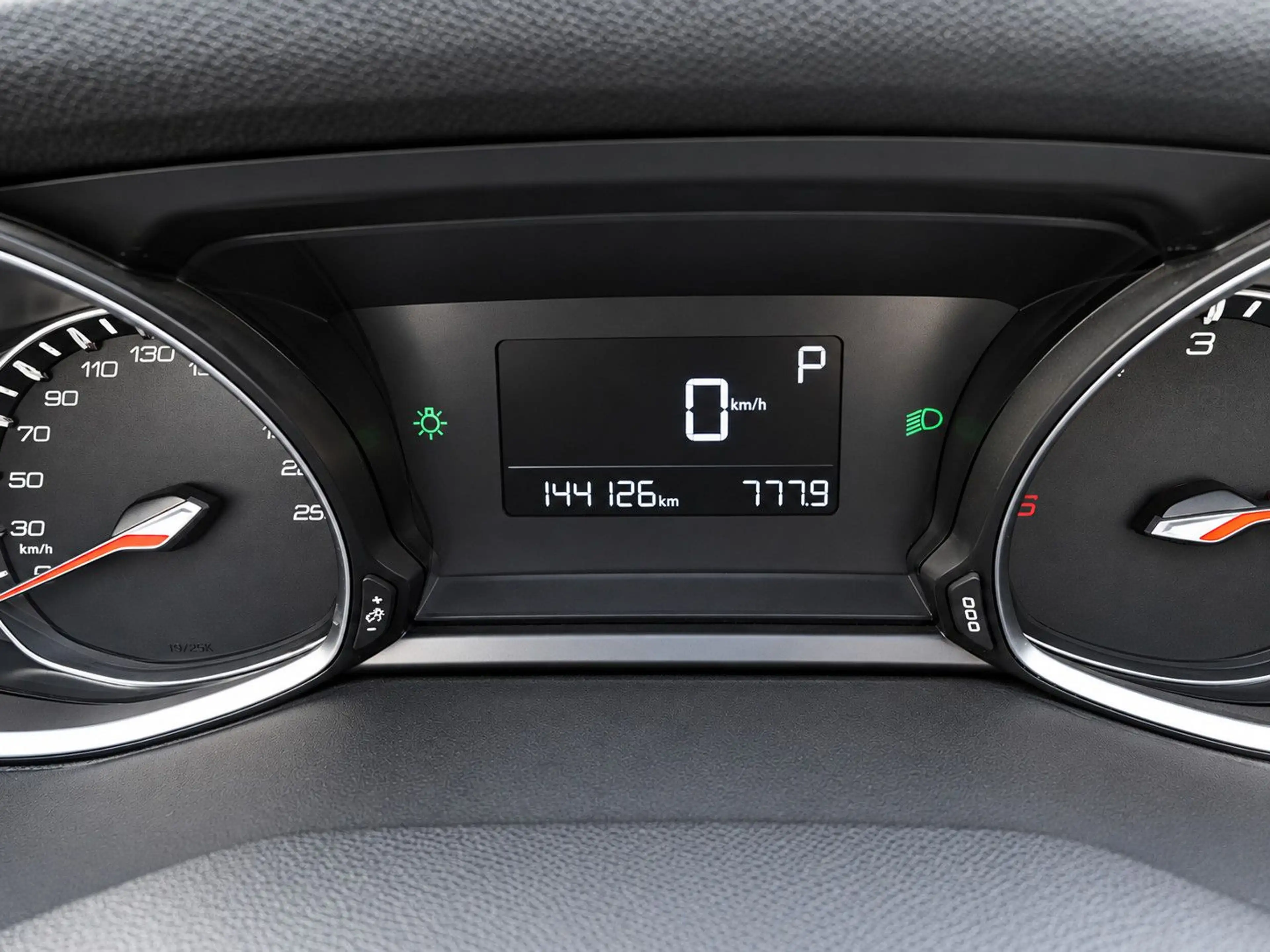 Peugeot 308 SW/Carplay/KeylessGo/Tempom./LED — photo 13