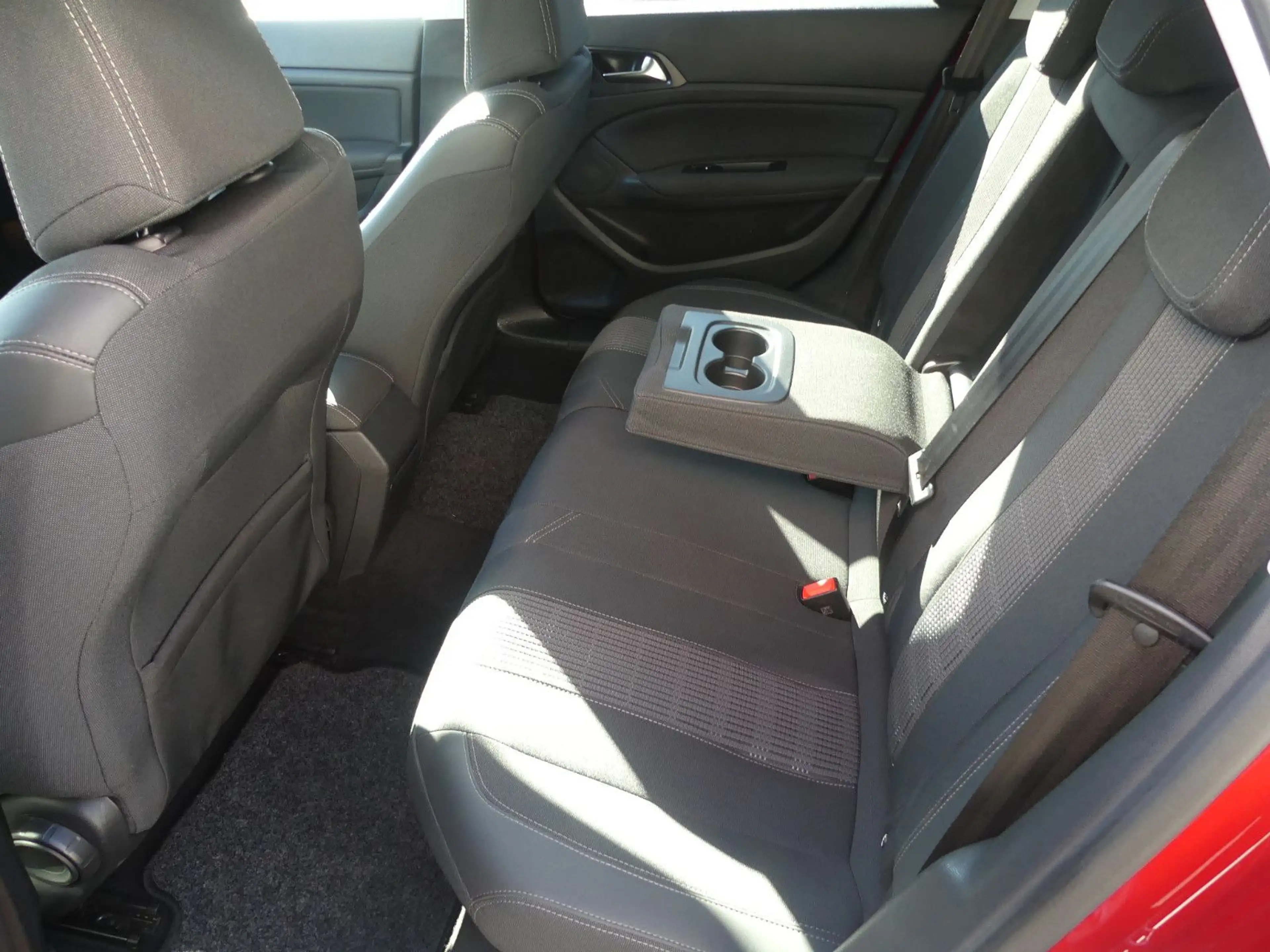 Peugeot 308 SW/Carplay/KeylessGo/Tempom./LED — photo 10