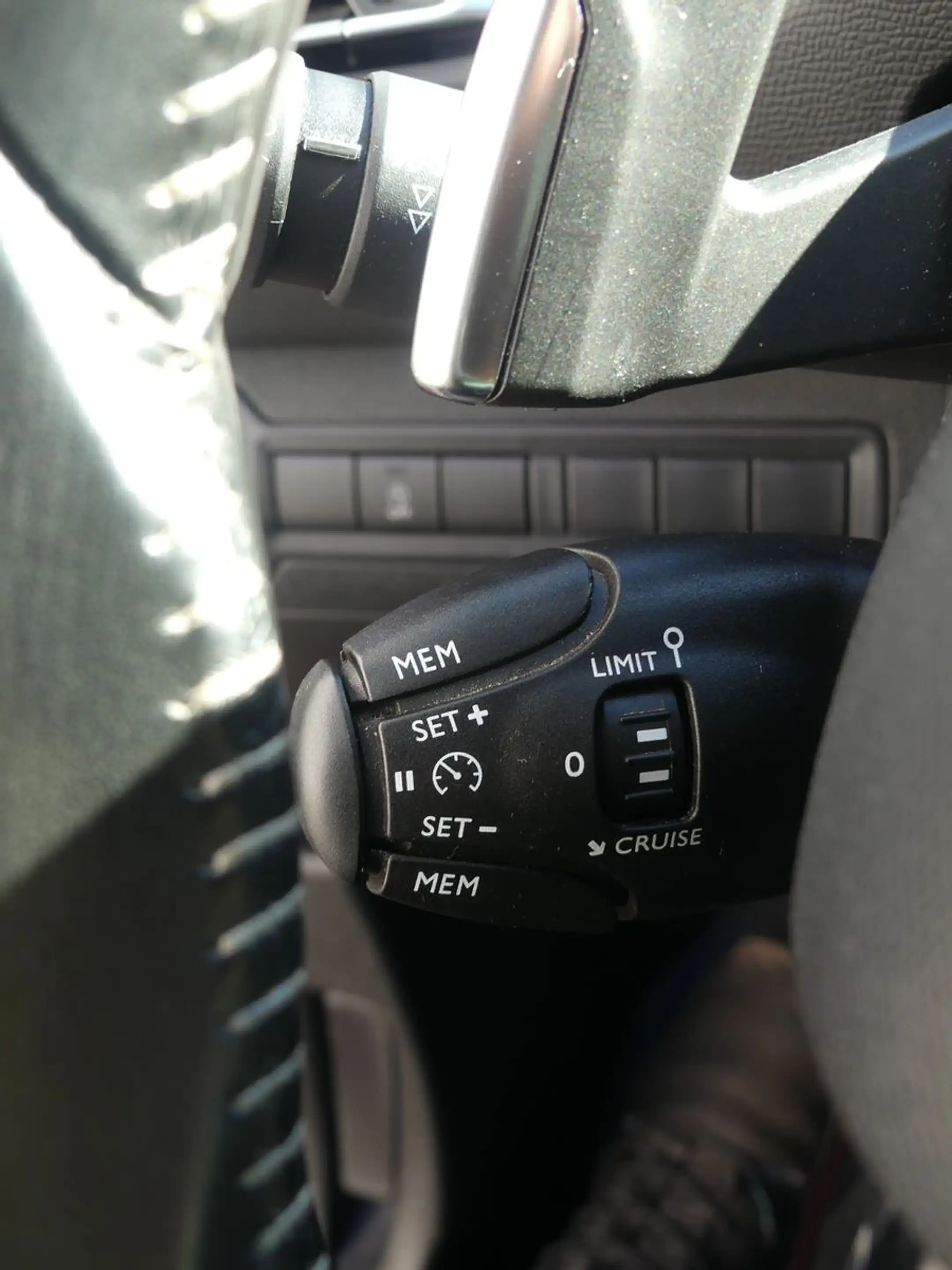 Peugeot 308 SW/Carplay/KeylessGo/Tempom./LED — photo 14