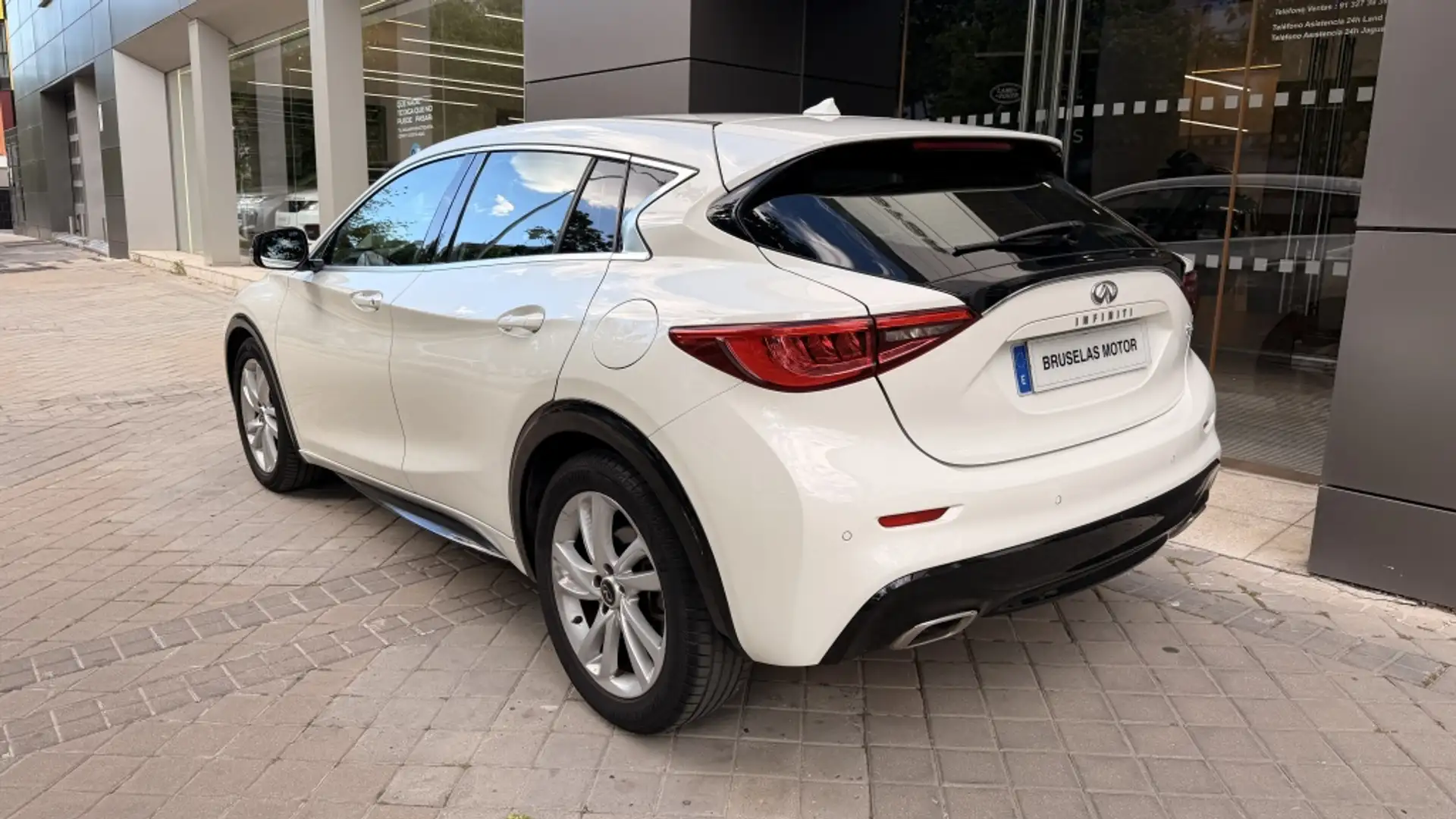 Infiniti Q30 1.5d Premium Weiß - 2