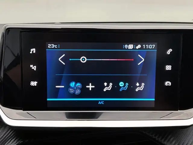 Peugeot 208 view 13