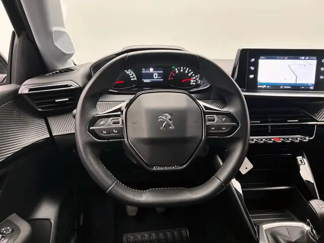 Peugeot 208 view 11