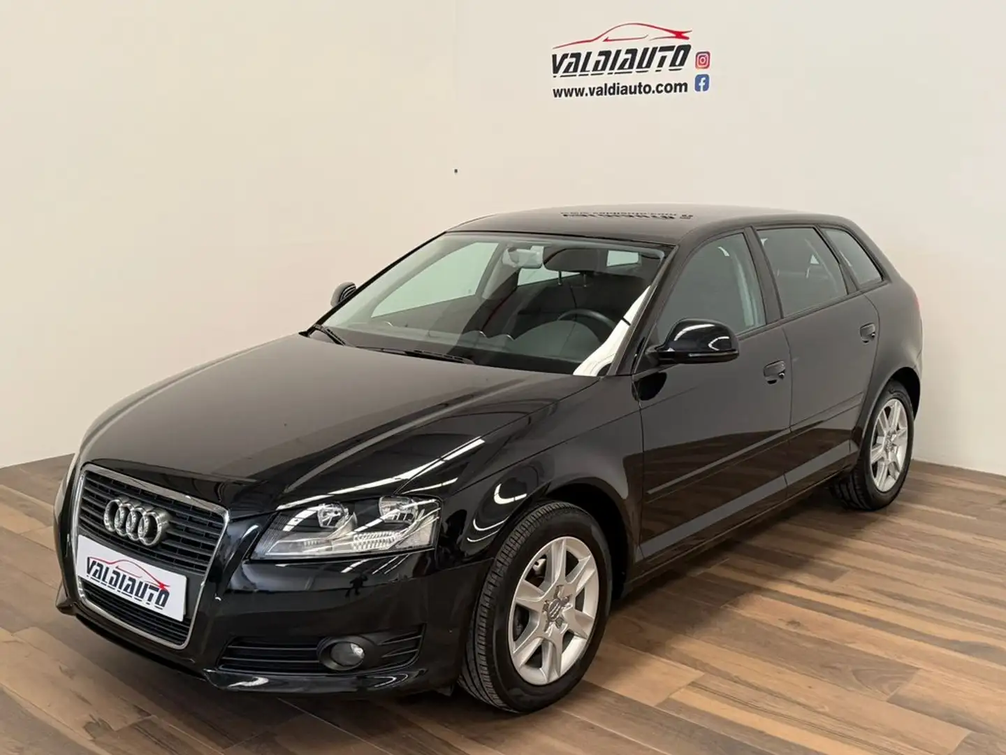 Audi A3 Sportback 1.6 TDI 105cv Genuine Edition Noir - 1