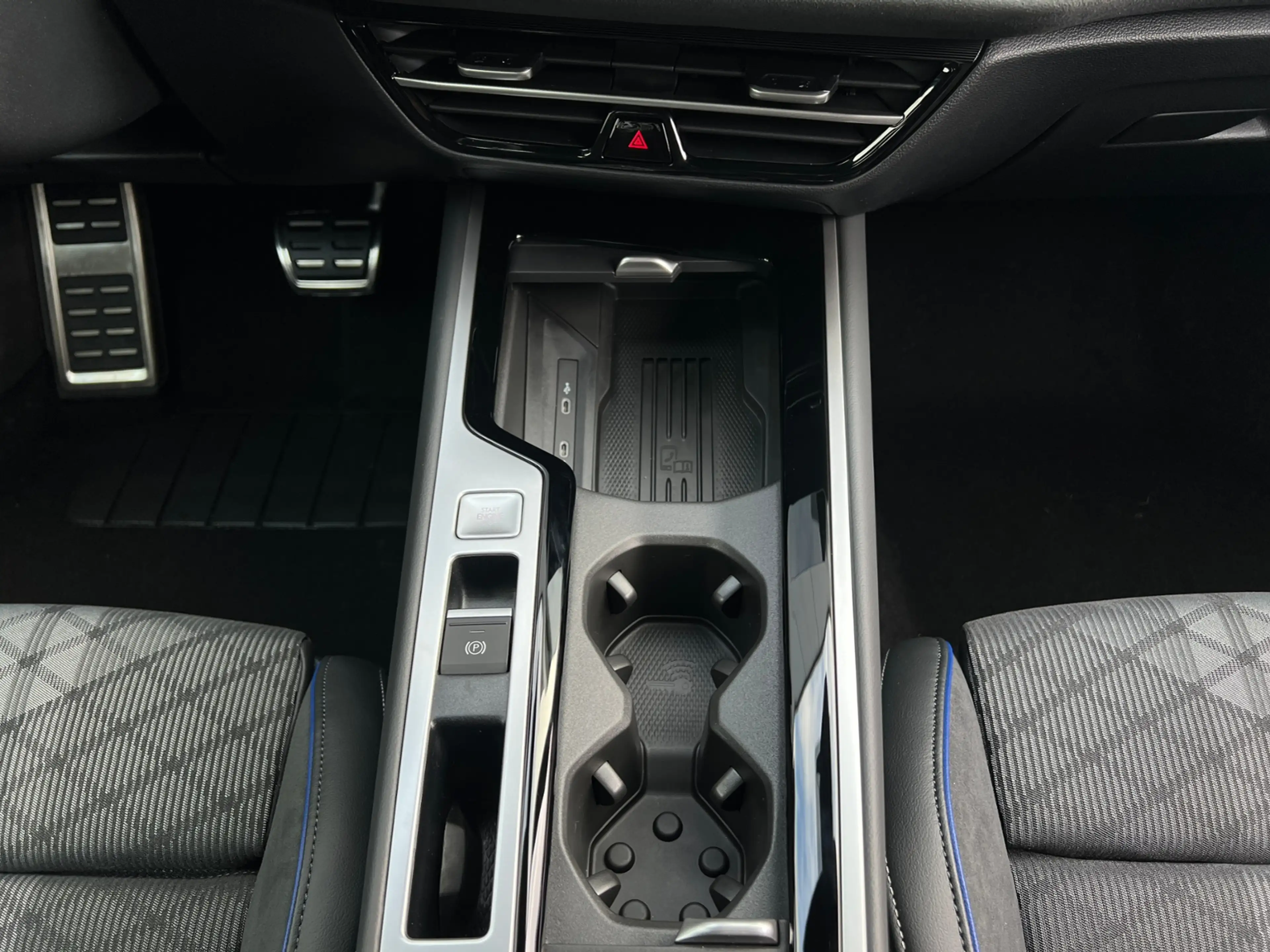 Volkswagen Passat Variant R-Line 2.0 TDI DSG 4MOTION *AHK, Black Style, 19" — photo 12