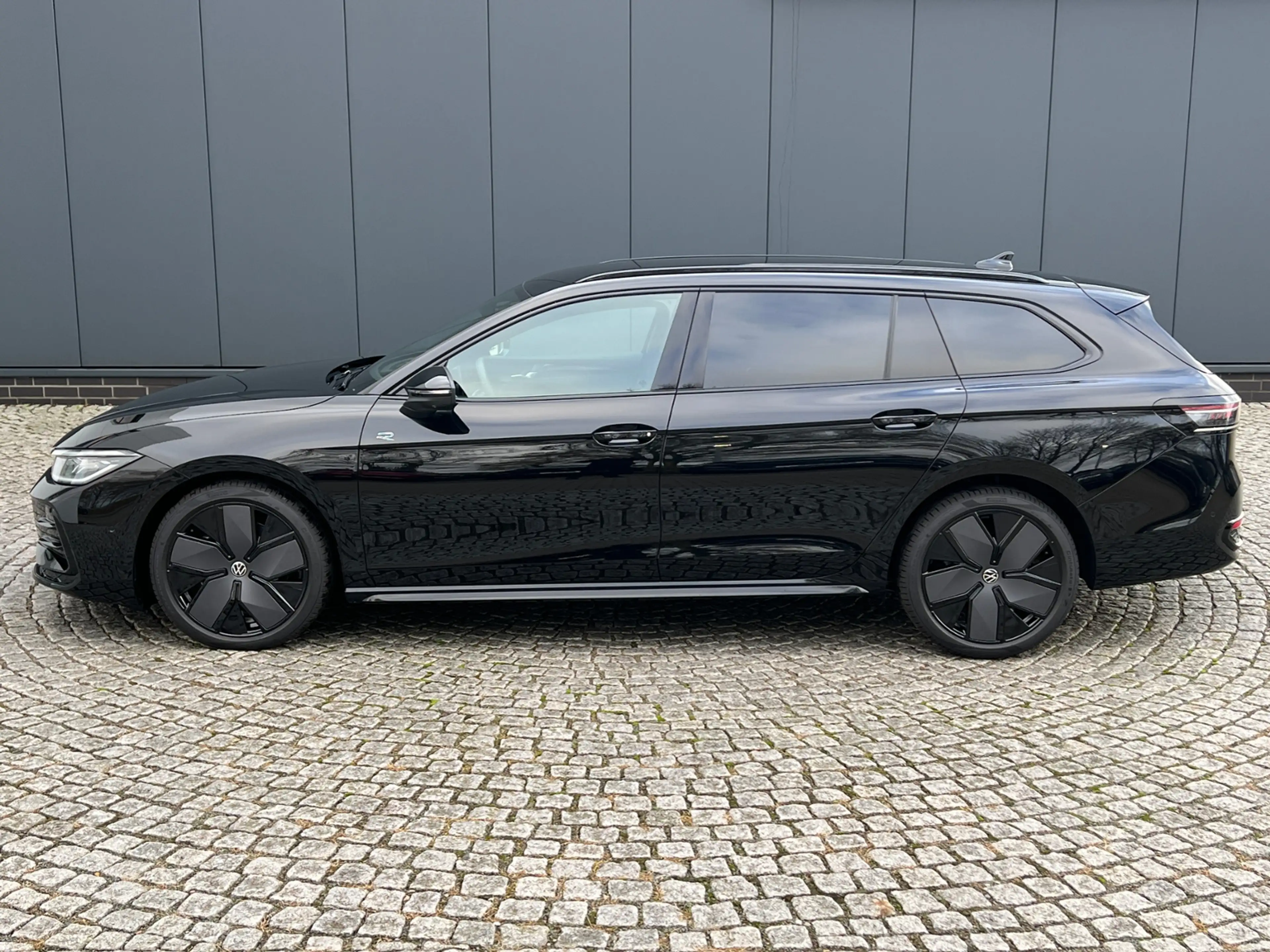 Volkswagen Passat Variant R-Line 2.0 TDI DSG 4MOTION *AHK, Black Style, 19" — photo 3