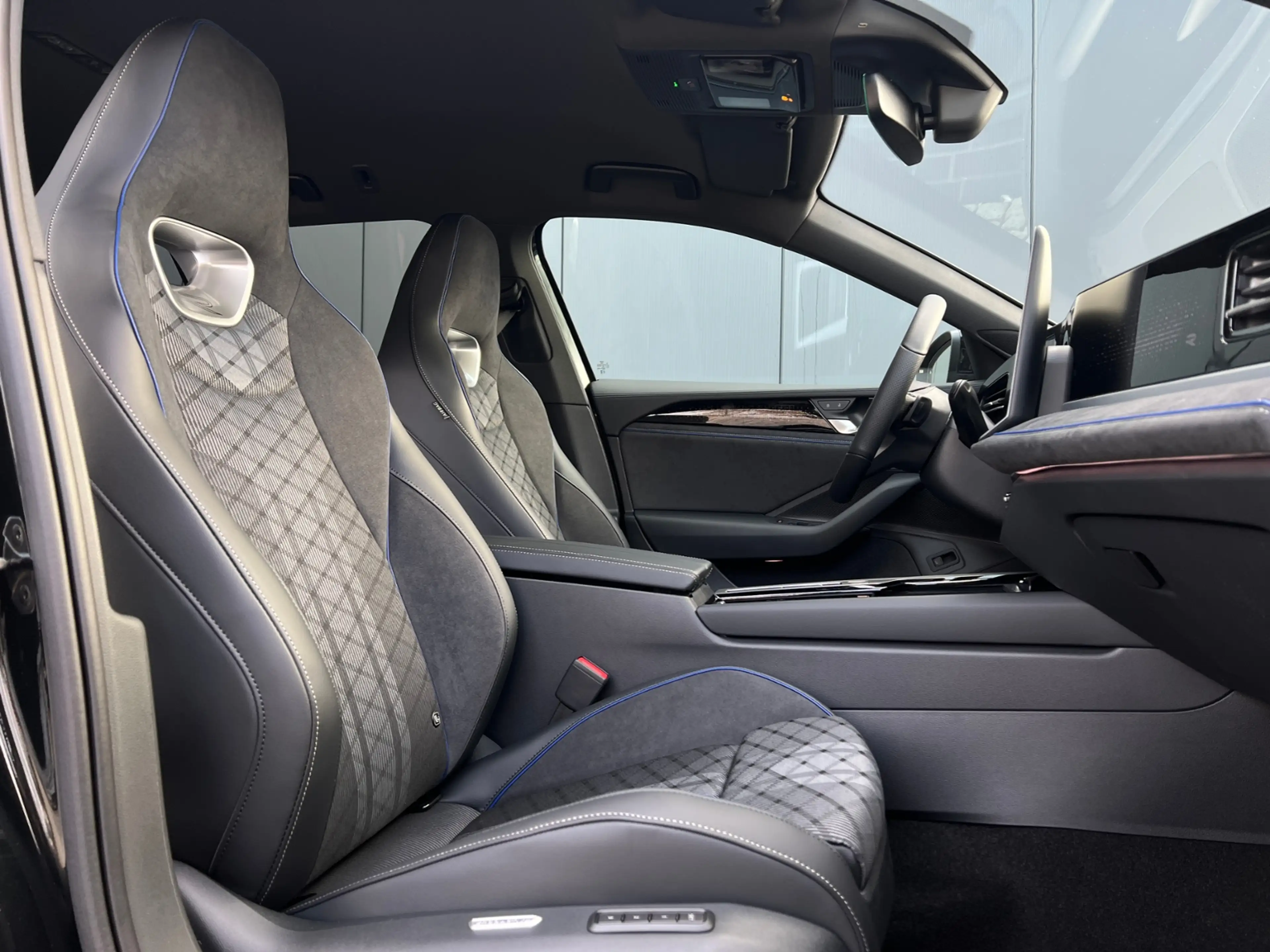 Volkswagen Passat Variant R-Line 2.0 TDI DSG 4MOTION *AHK, Black Style, 19" — photo 8
