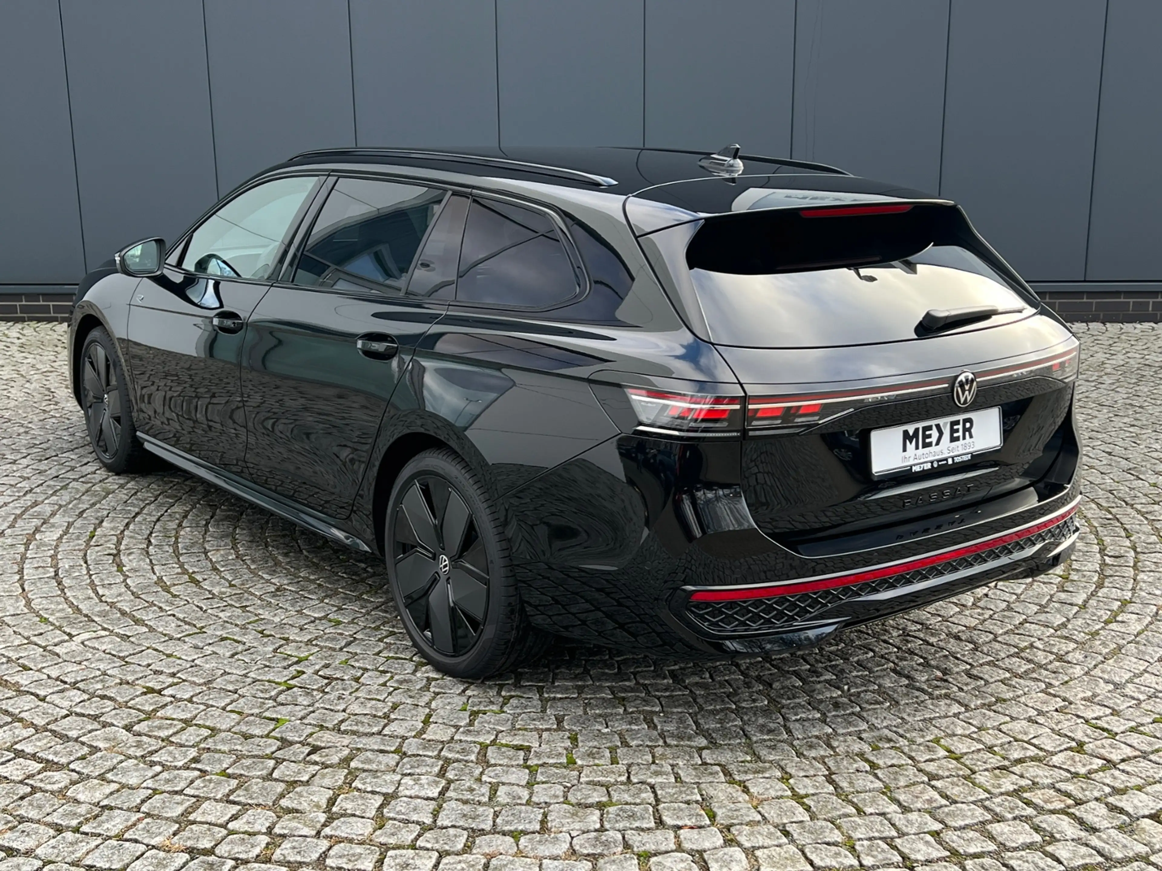 Volkswagen Passat Variant R-Line 2.0 TDI DSG 4MOTION *AHK, Black Style, 19" — photo 4