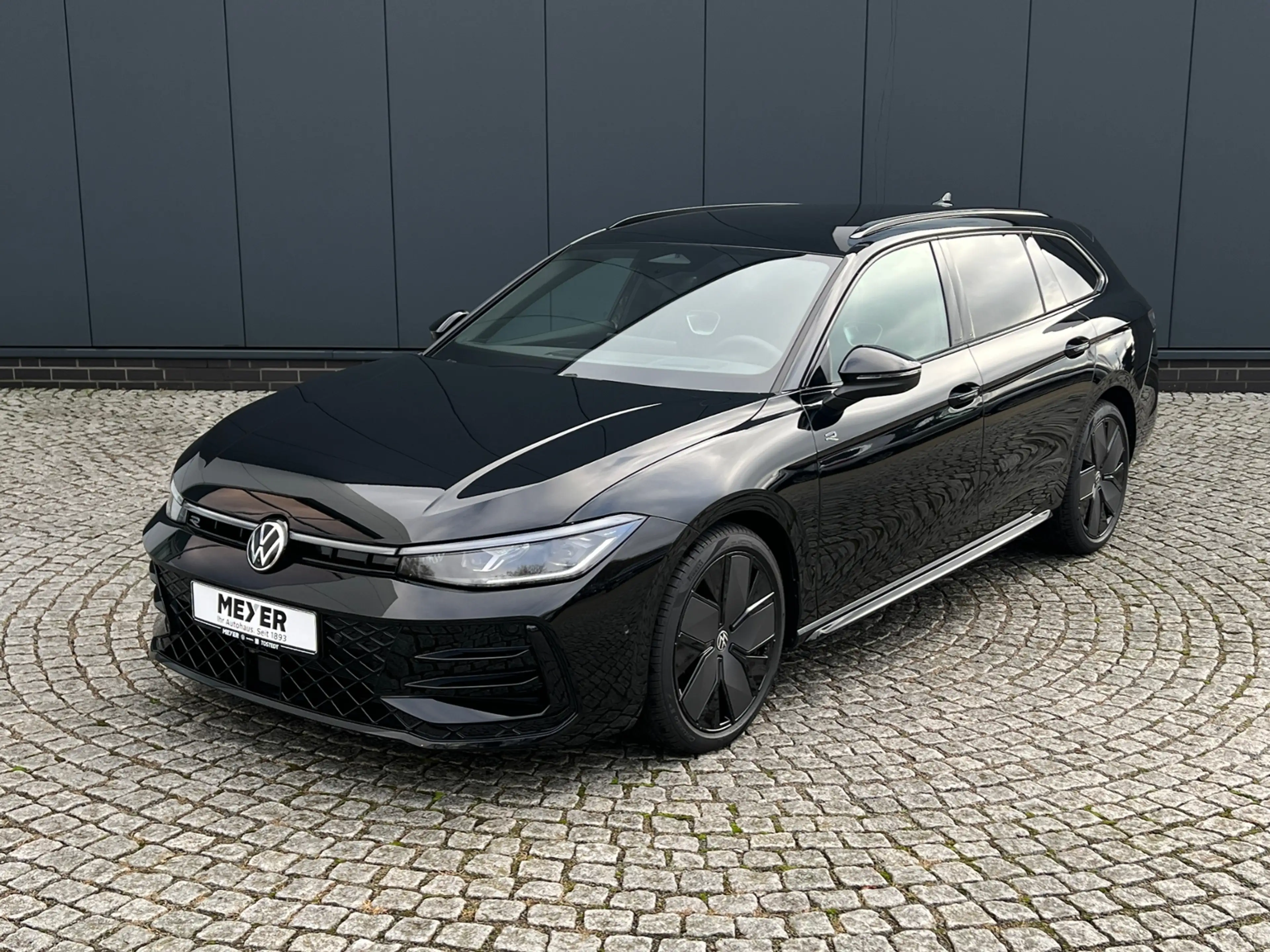 Volkswagen Passat Variant R-Line 2.0 TDI DSG 4MOTION *AHK, Black Style, 19" — photo 2