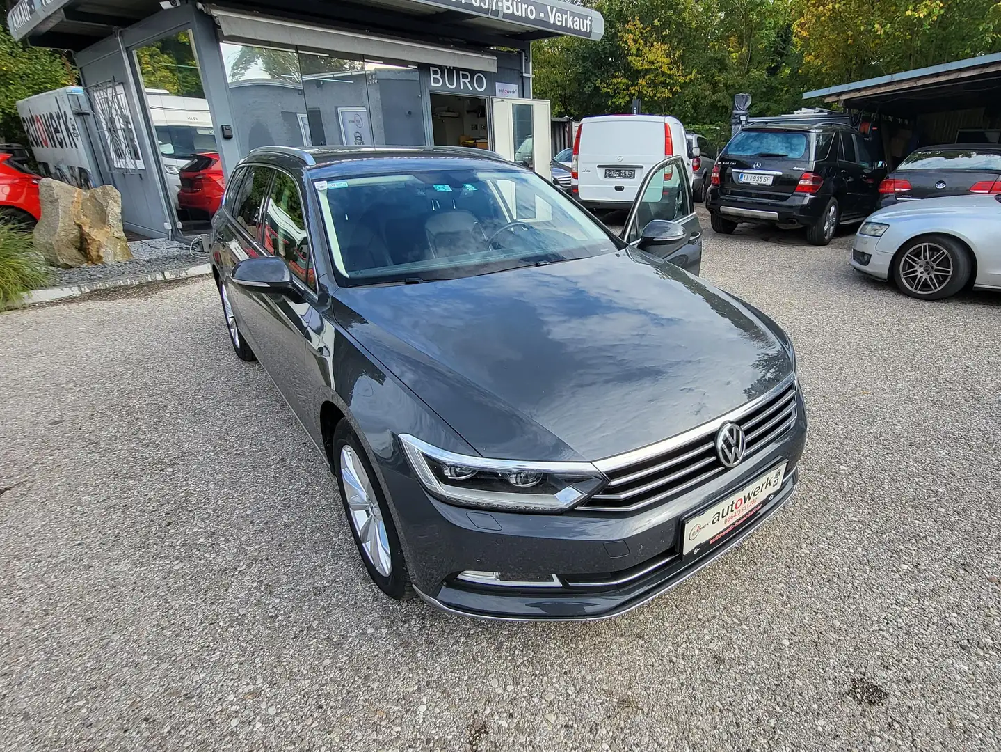 Volkswagen Passat Variant Passat Variant Highline 2,0 TDi DSG, Premium Paket Grau - 2