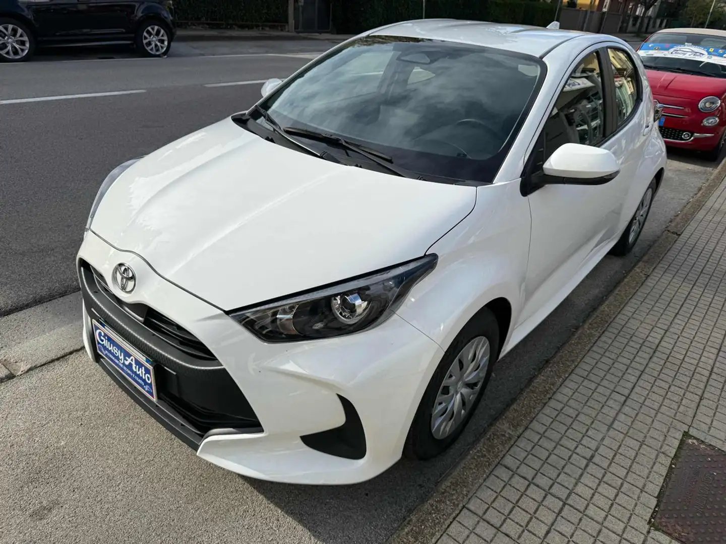 Toyota Yaris 1.5 Hybrid 5 porte Active Bianco - 2