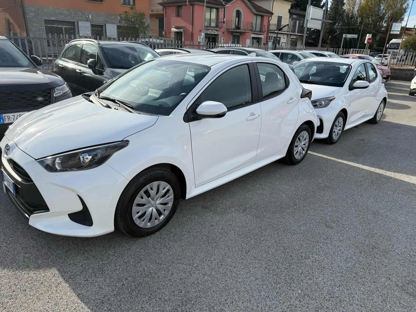Toyota Yaris 1.5 Hybrid 5 porte Active Bianco - 1