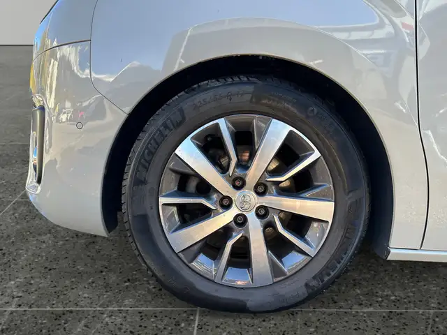 Toyota Proace Flex 2,0D144 AT Family Medium inkl. Anhängerkuppl Ansicht 15