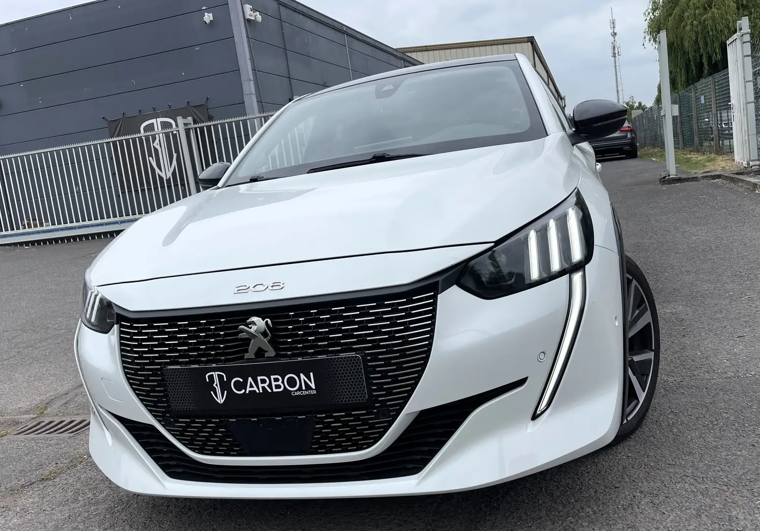 Peugeot 208 1.2i GT Line boite AUTO/CUIR/CARPLAY/PANO/CAMERA Blanco - 1
