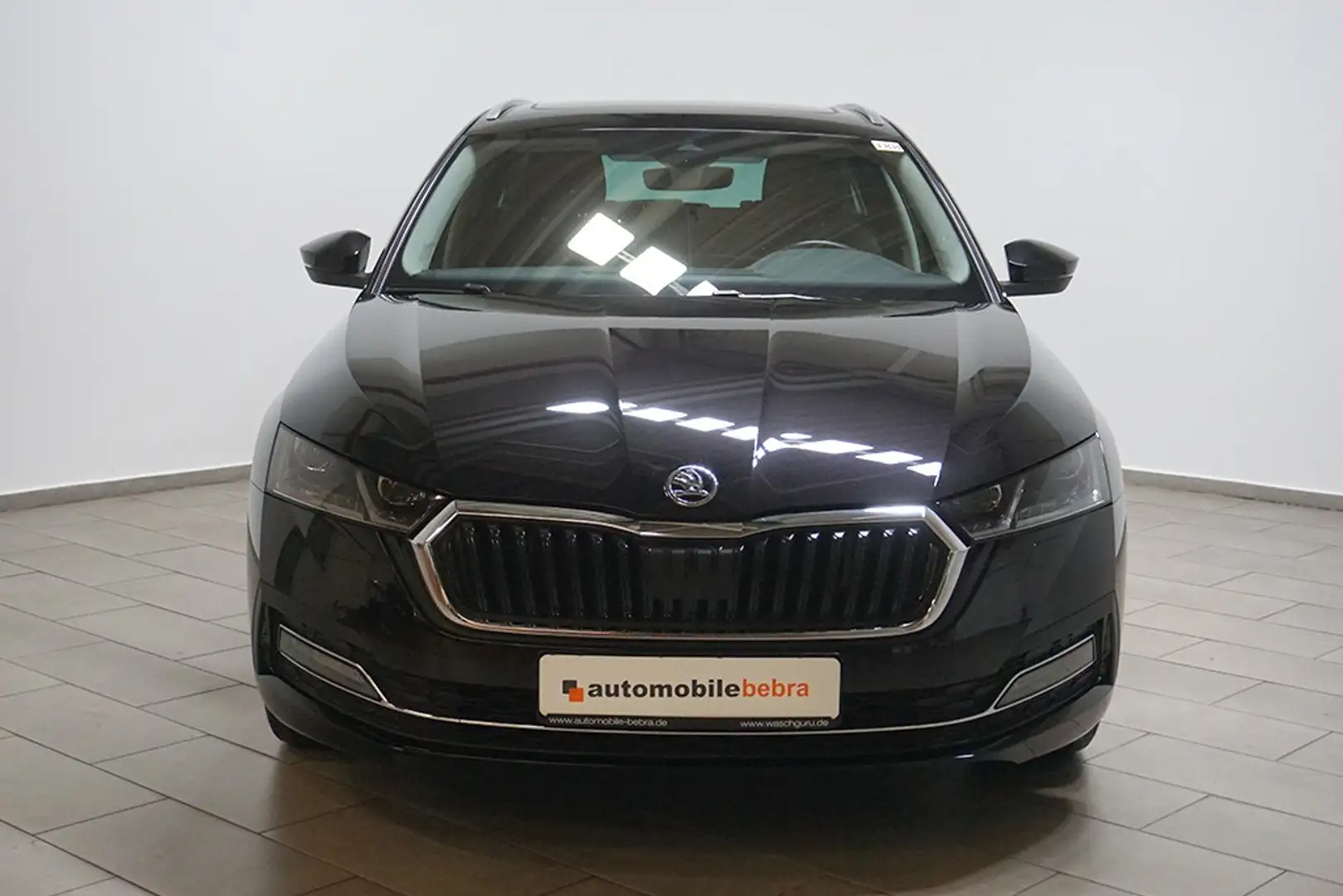 Skoda Octavia 2.0TDI DSG Style Virtual AHK Pano Schwarz - 2