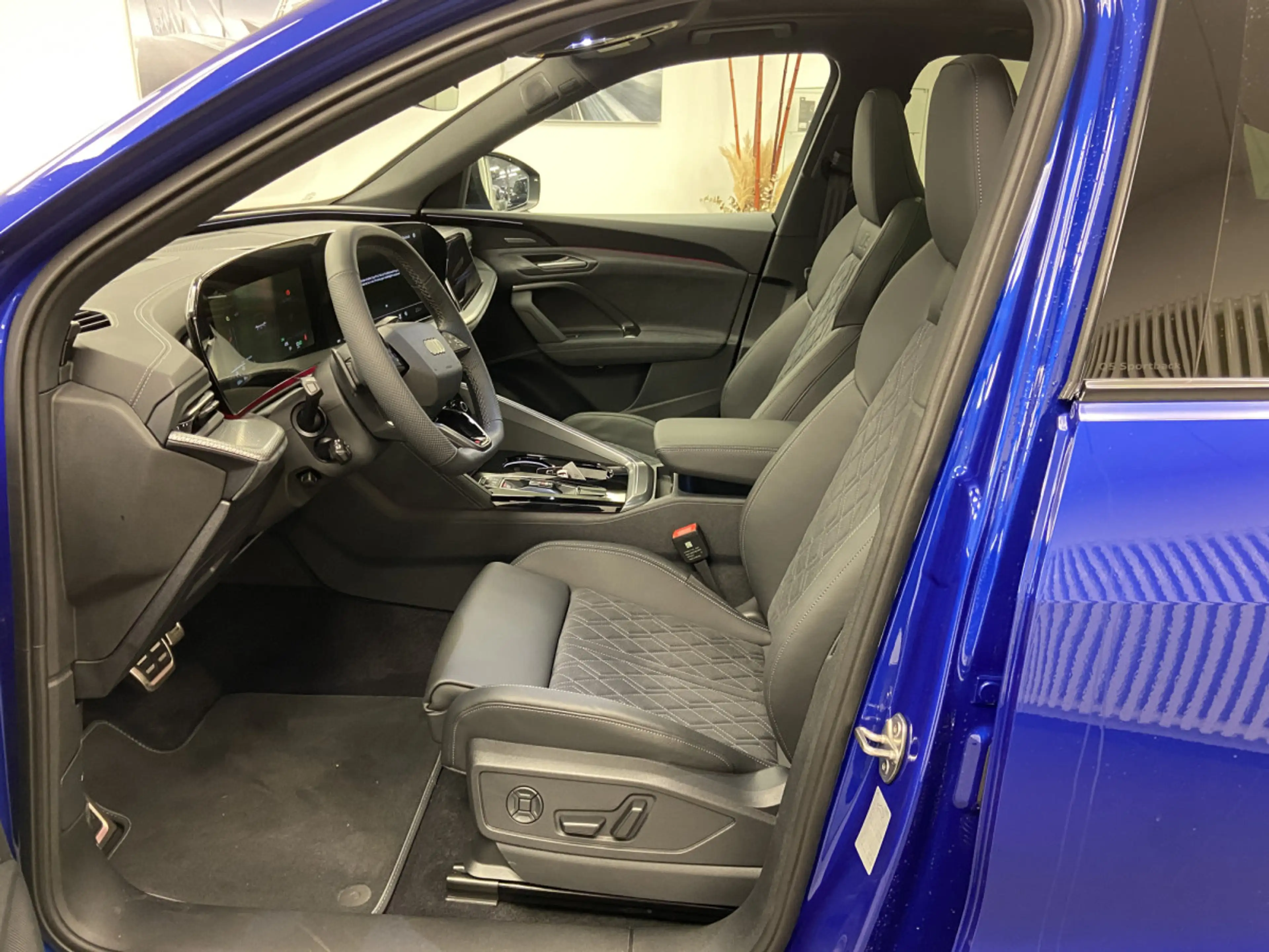 Audi Q5 Sportback e-hybrid quattro 367 CV / 270 kW S troni — photo 3