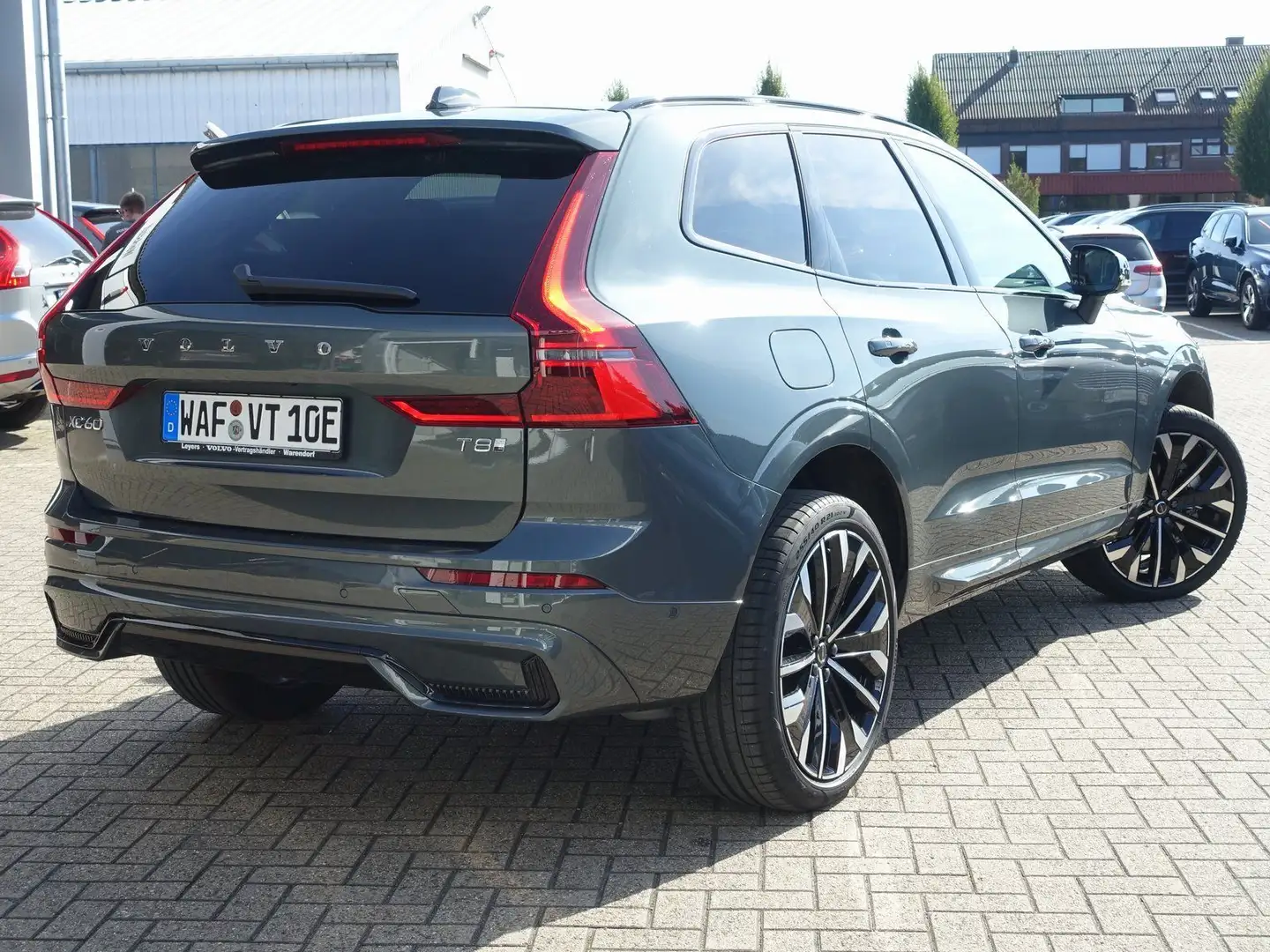 Volvo XC60 T8 AWD UltraDark Pano/360°/HeadUp/H&K/FourC - 2