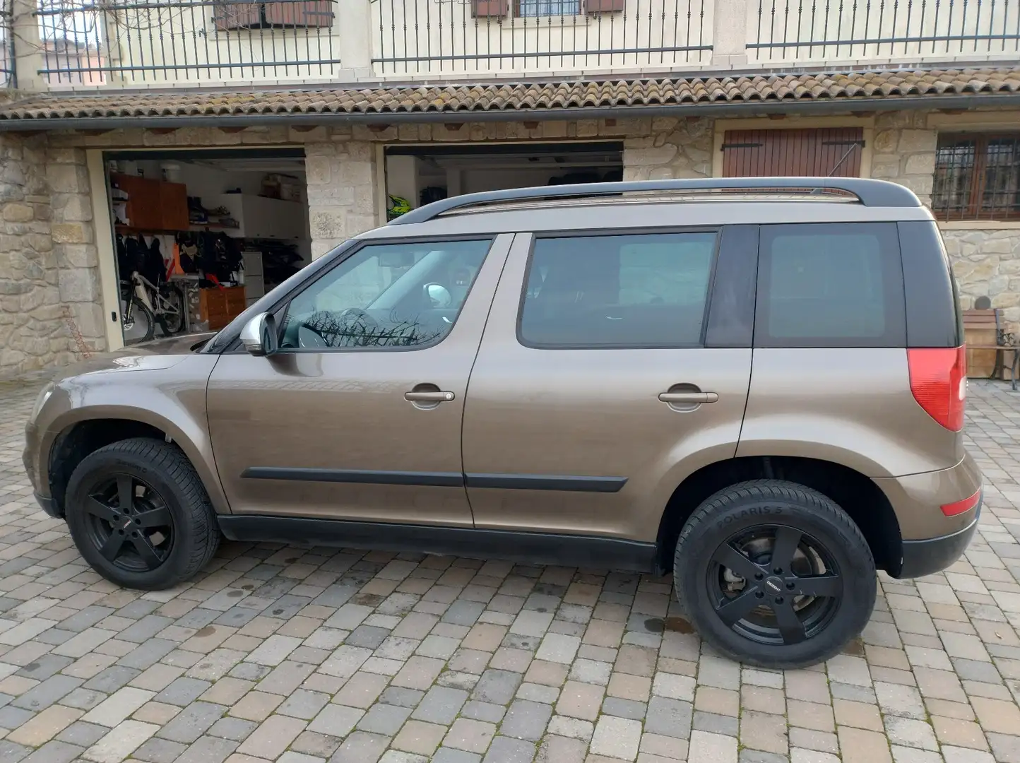 Skoda Yeti 2.0 tdi Ambition 4x4 110cv - 2