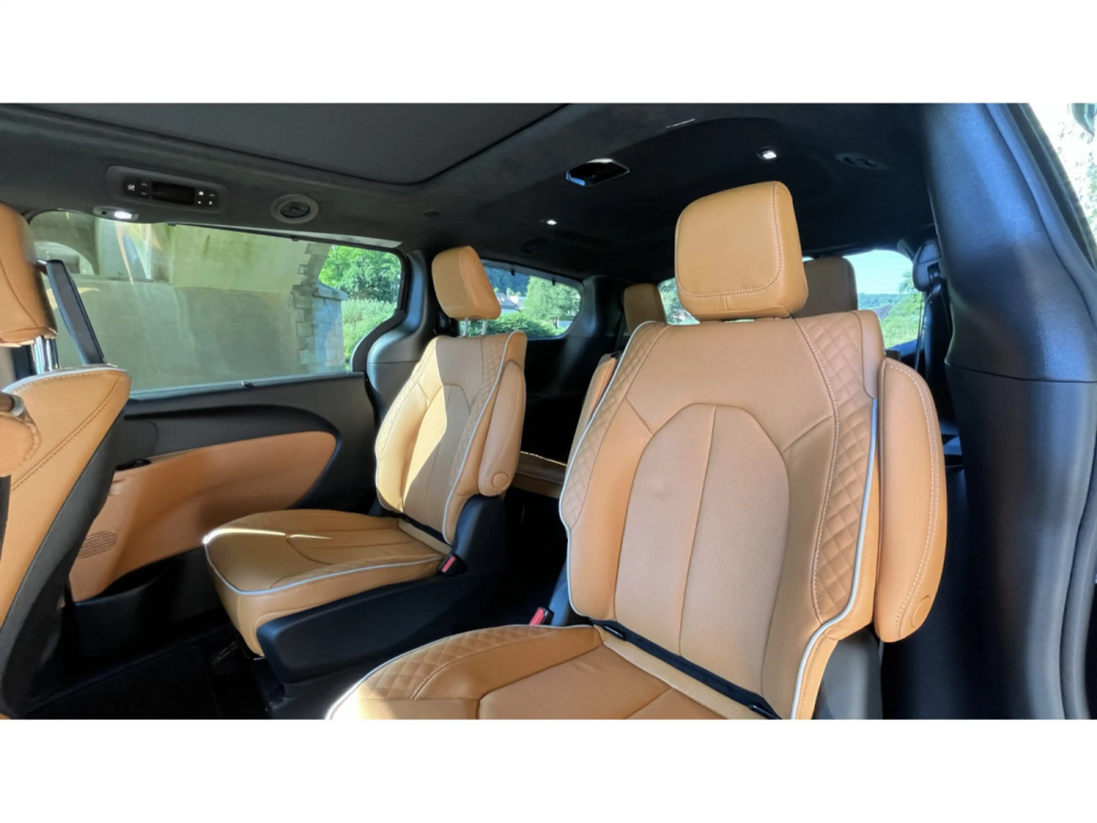 Chrysler Pacifica Limited Pinnacle Hybrid DVD FULL — photo 14