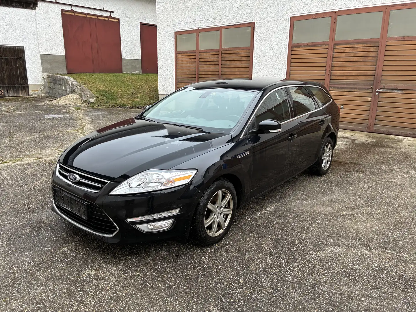 Ford Mondeo Mondeo Traveller Titanium 2,0 TDCi DPF Titanium Schwarz - 1