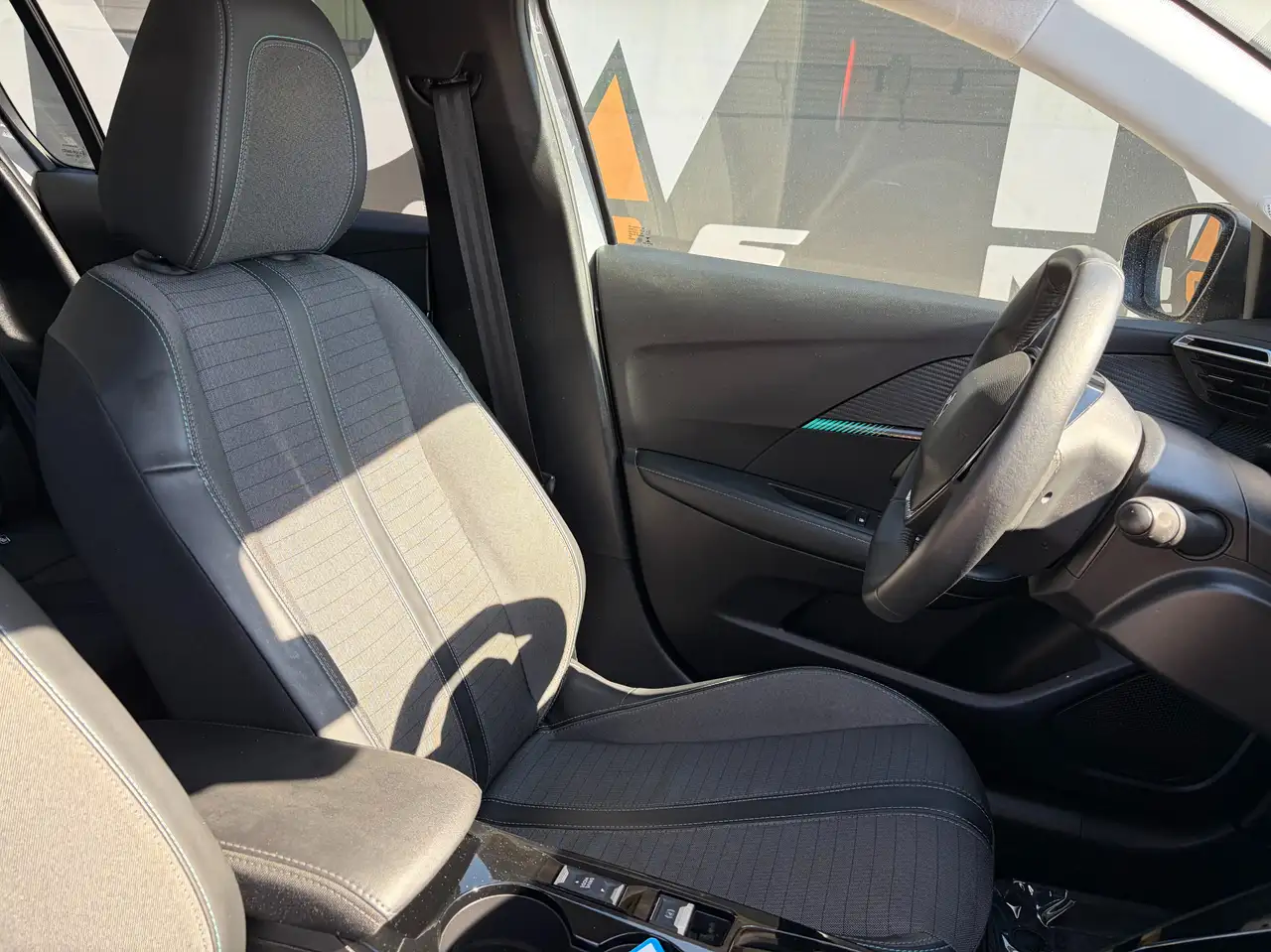 Peugeot e-208 e-208 50 kWh Allure 8
