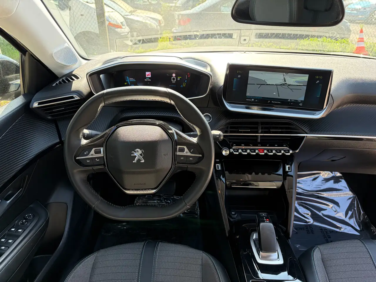 Peugeot e-208 e-208 50 kWh Allure 10