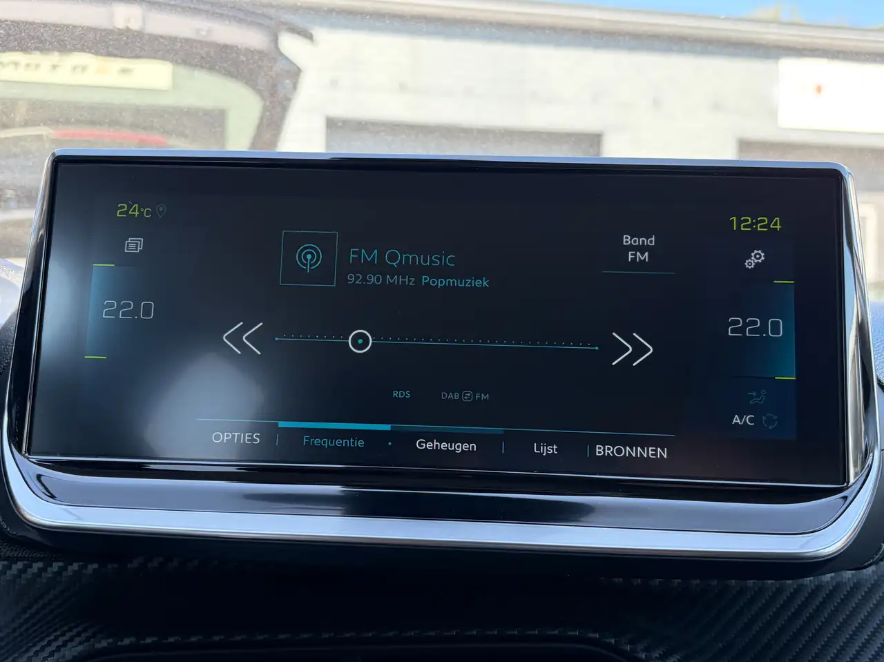 Peugeot e-208 e-208 50 kWh Allure 15