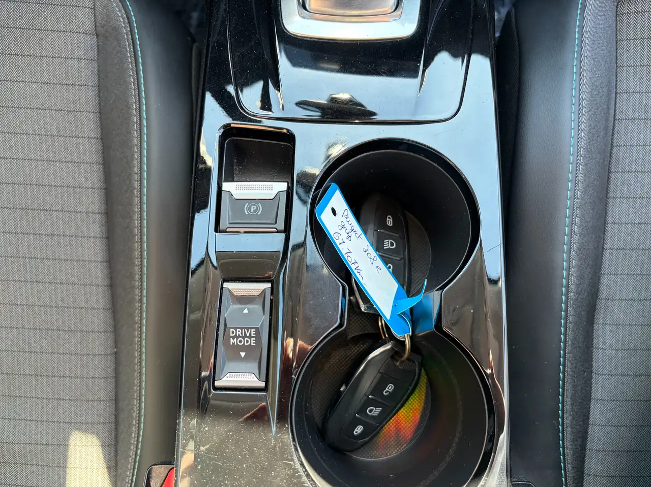 Peugeot e-208 e-208 50 kWh Allure 19